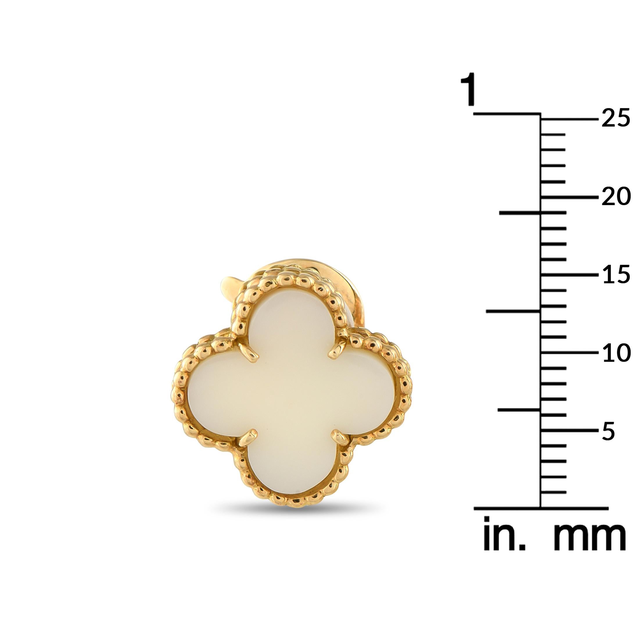Van Cleef & Arpels Vintage Alhambra 18K Gelbgold Weißkoralle Clip-On Ohrringe im Zustand „Hervorragend“ im Angebot in Southampton, PA