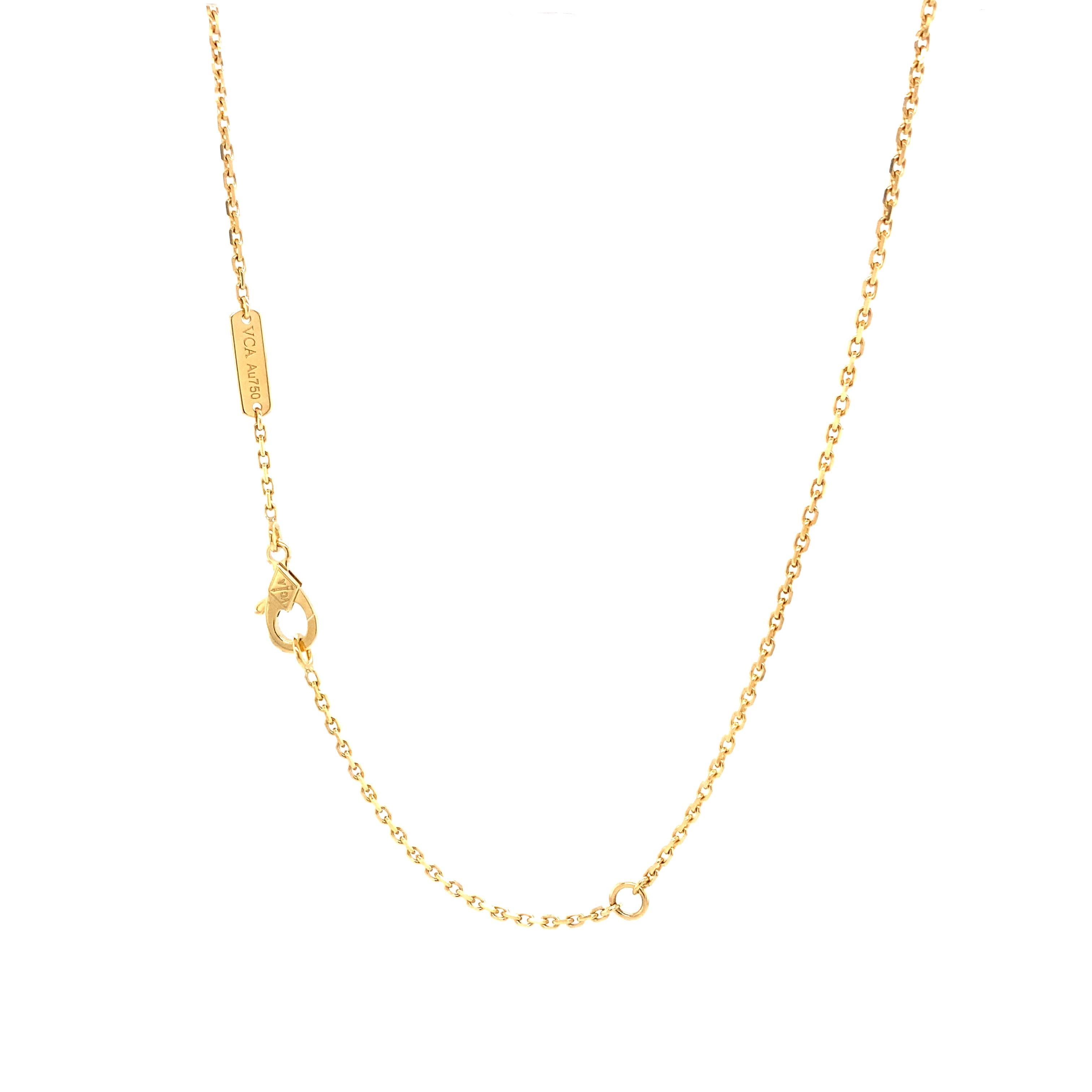 Van Cleef & Arpels Vintage Alhambra Halskette aus 18 Karat Gelbgold mit weißer Perlmutt im Angebot 3
