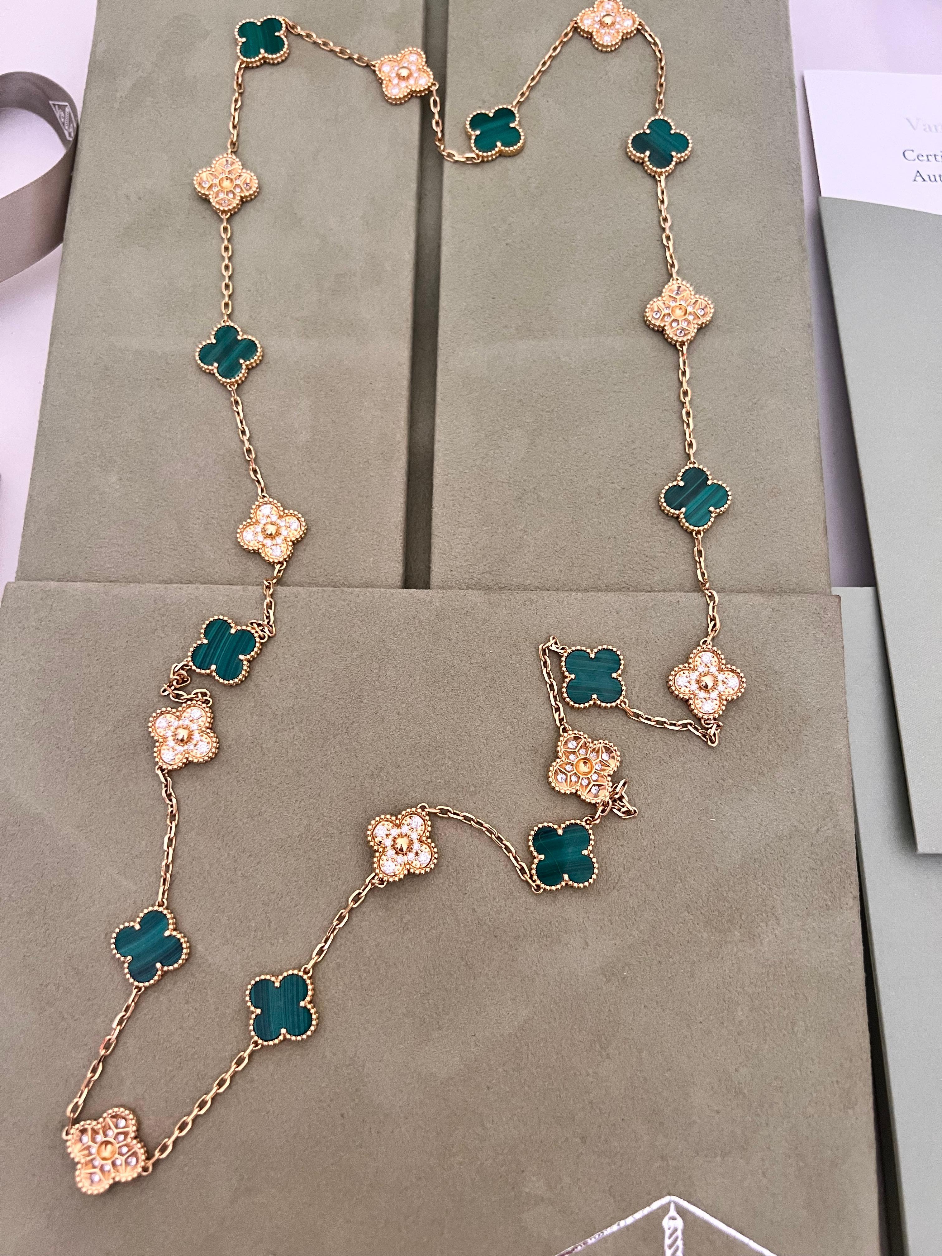 Van Cleef & Arpels Vintage Alhambra  20 Malachite Gold and Diamonds  Necklace For Sale 2