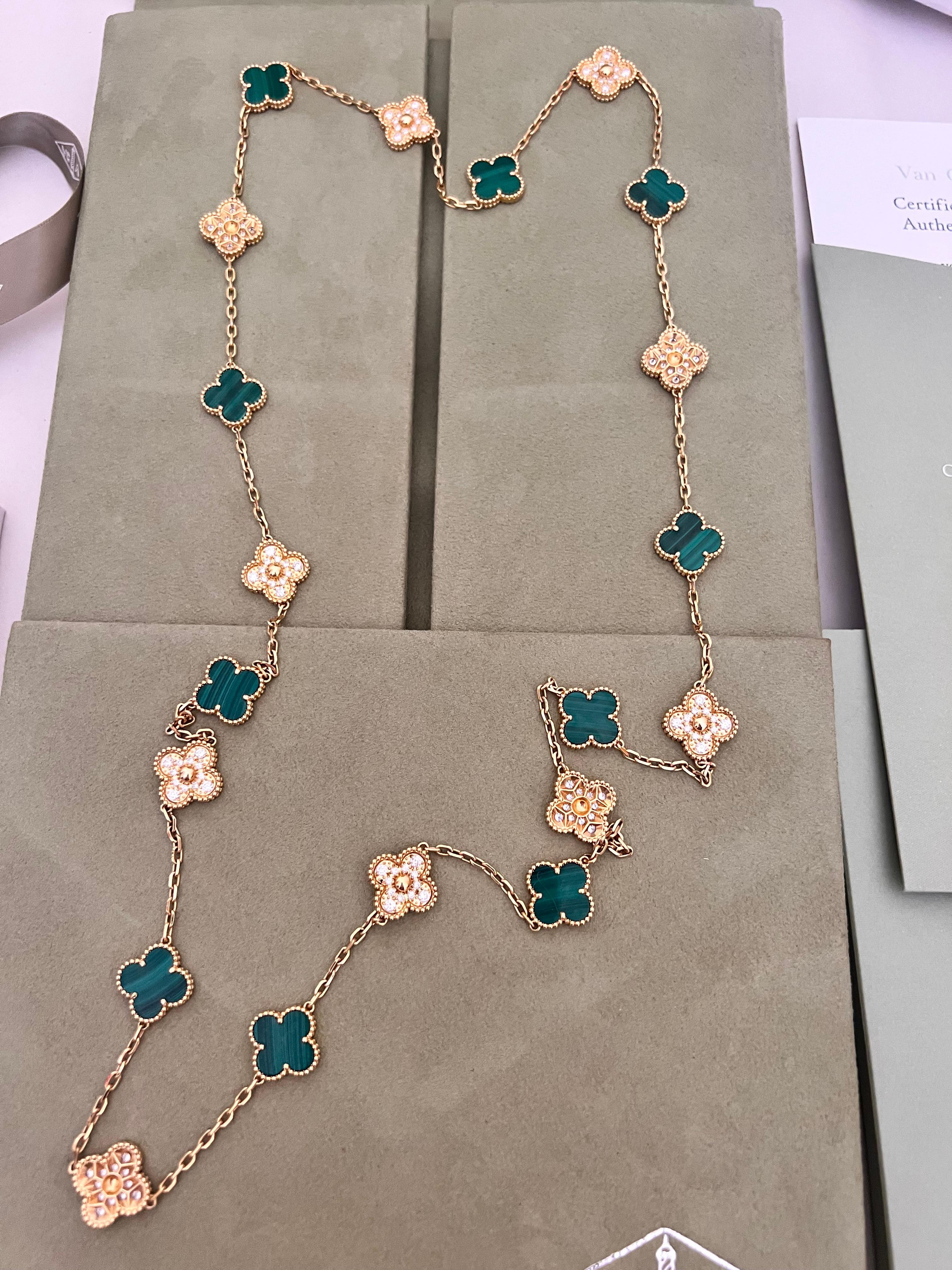 Van Cleef & Arpels Vintage Alhambra  20 Malachite Gold and Diamonds  Necklace For Sale 3