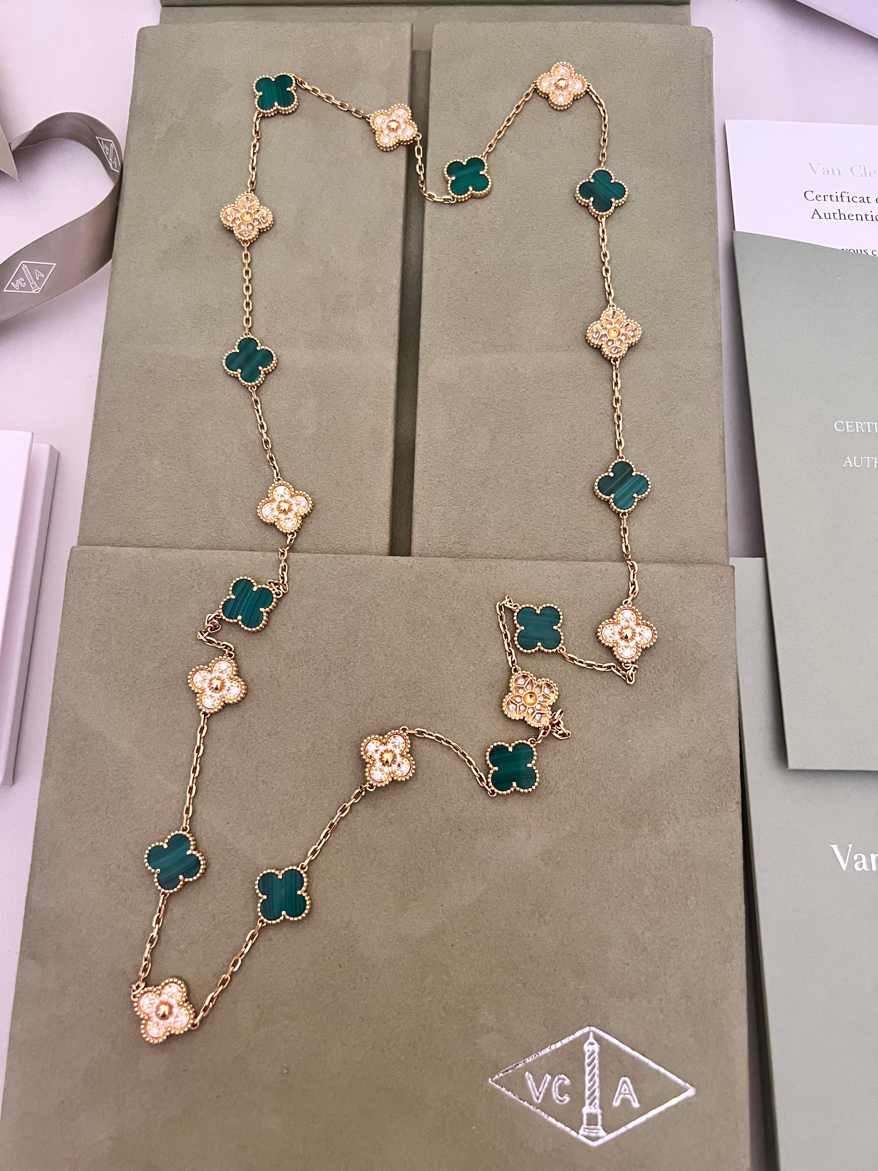 Van Cleef & Arpels Vintage Alhambra  20 Malachite Gold and Diamonds  Necklace For Sale 4