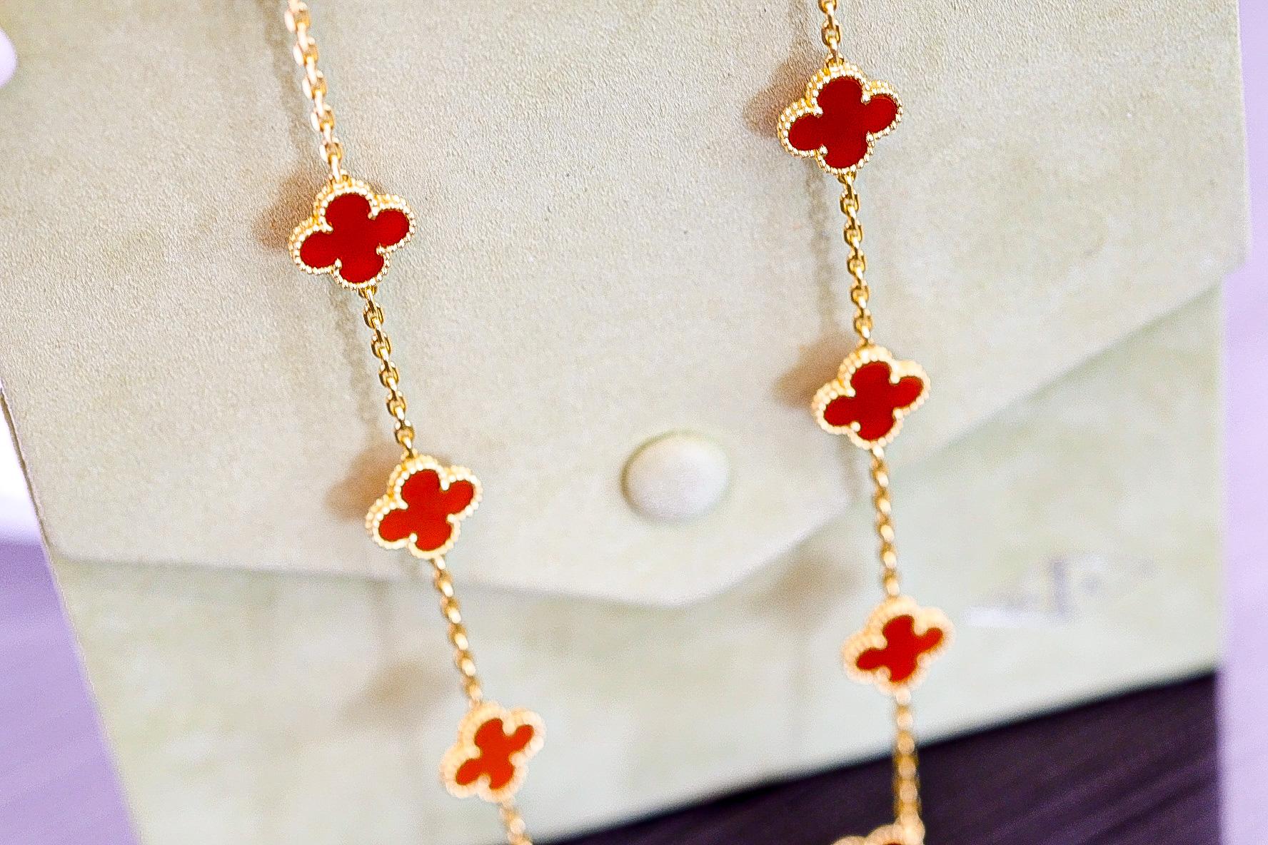 Van Cleef & Arpels Vintage Alhambra Halskette mit 20 Karneol-Motiven 5