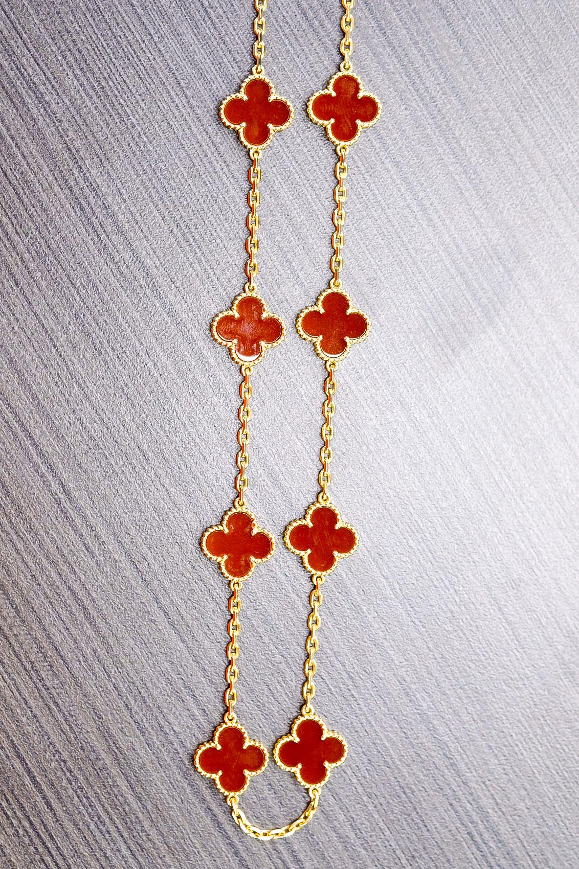 Van Cleef & Arpels Vintage Alhambra Halskette mit 20 Karneol-Motiven 4