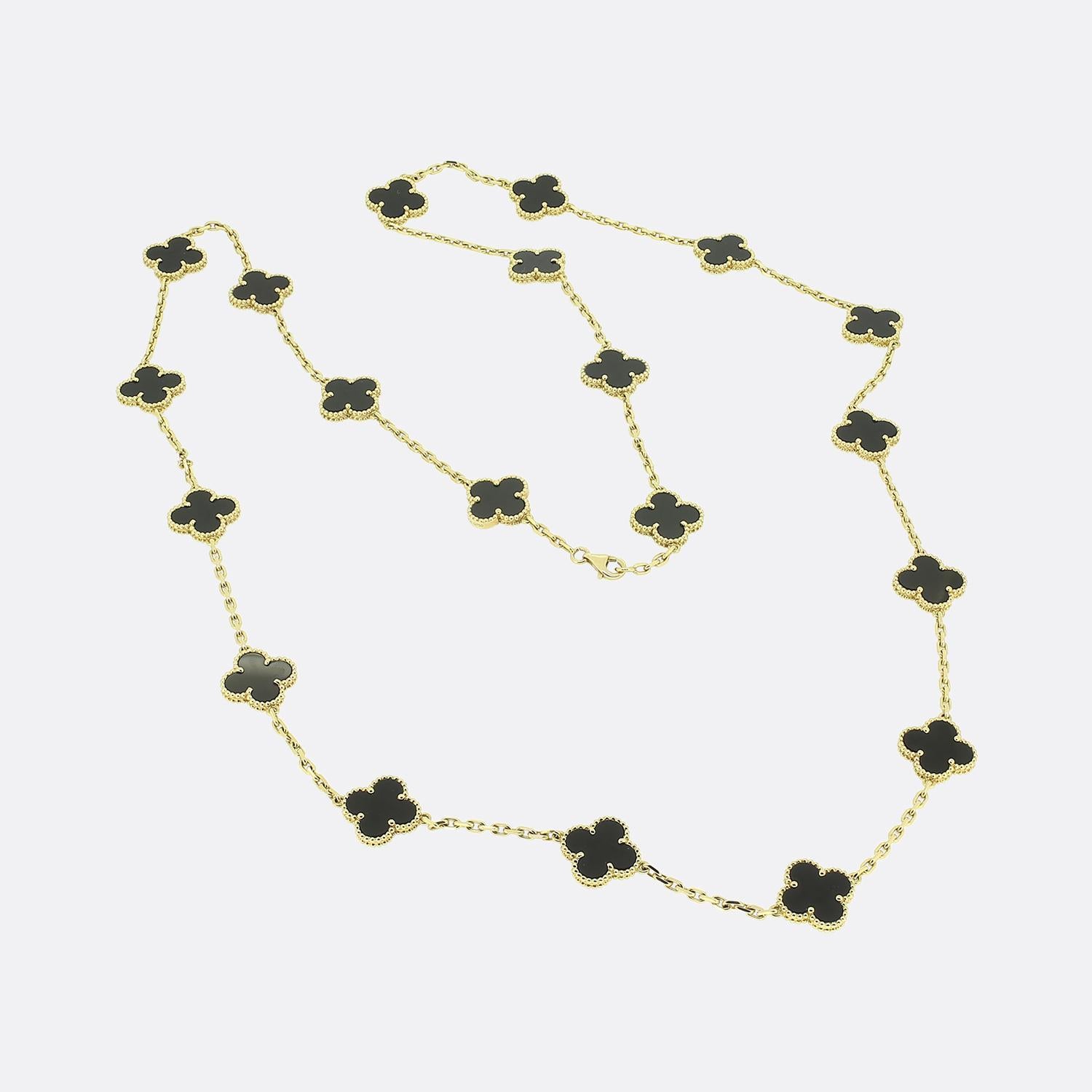 Van Cleef & Arpels Vintage Alhambra 20 Motif Onyx Necklace In Good Condition For Sale In London, GB