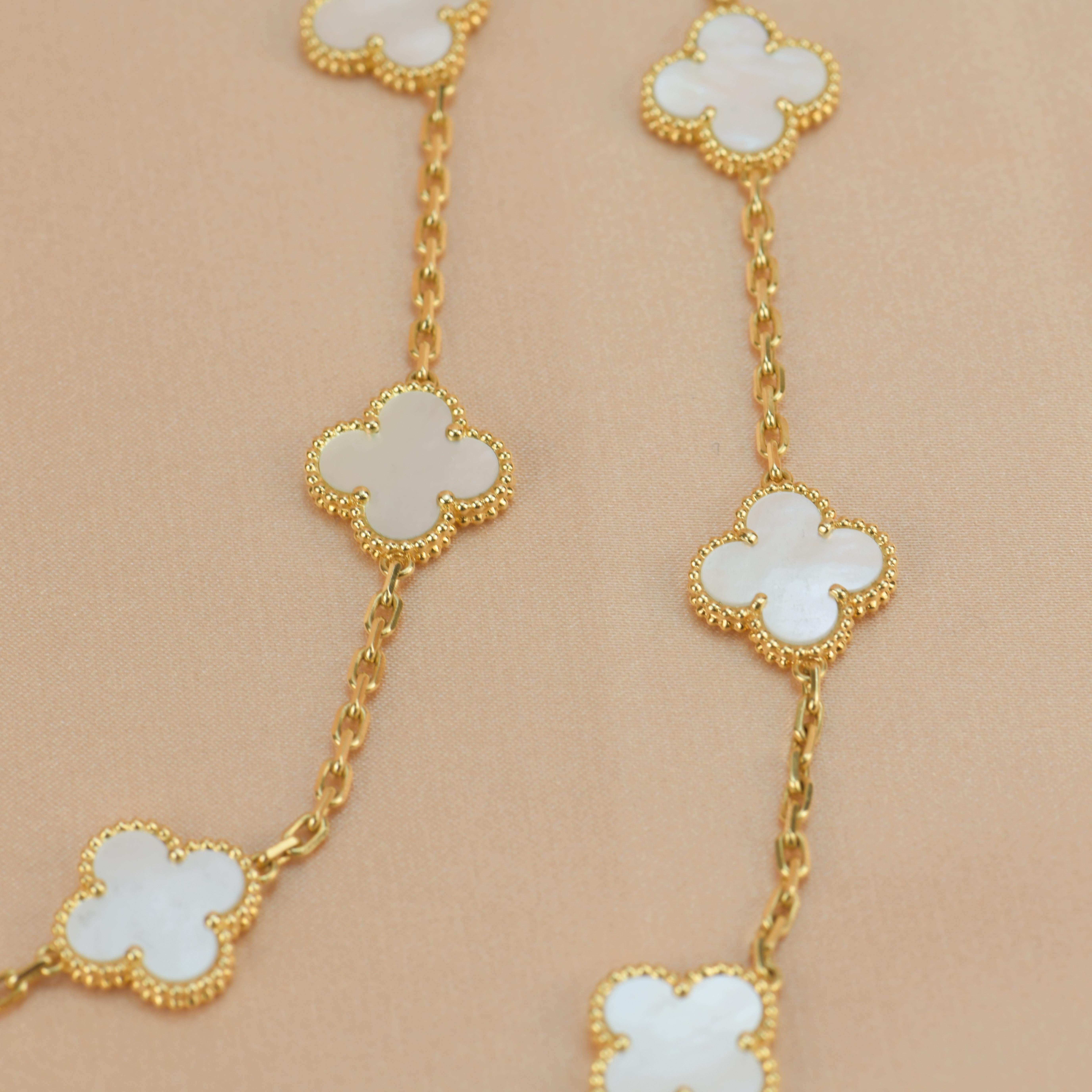 Van Cleef & Arpels Vintage Alhambra Lange Perlmutt-Halskette mit 20 Motiven 9