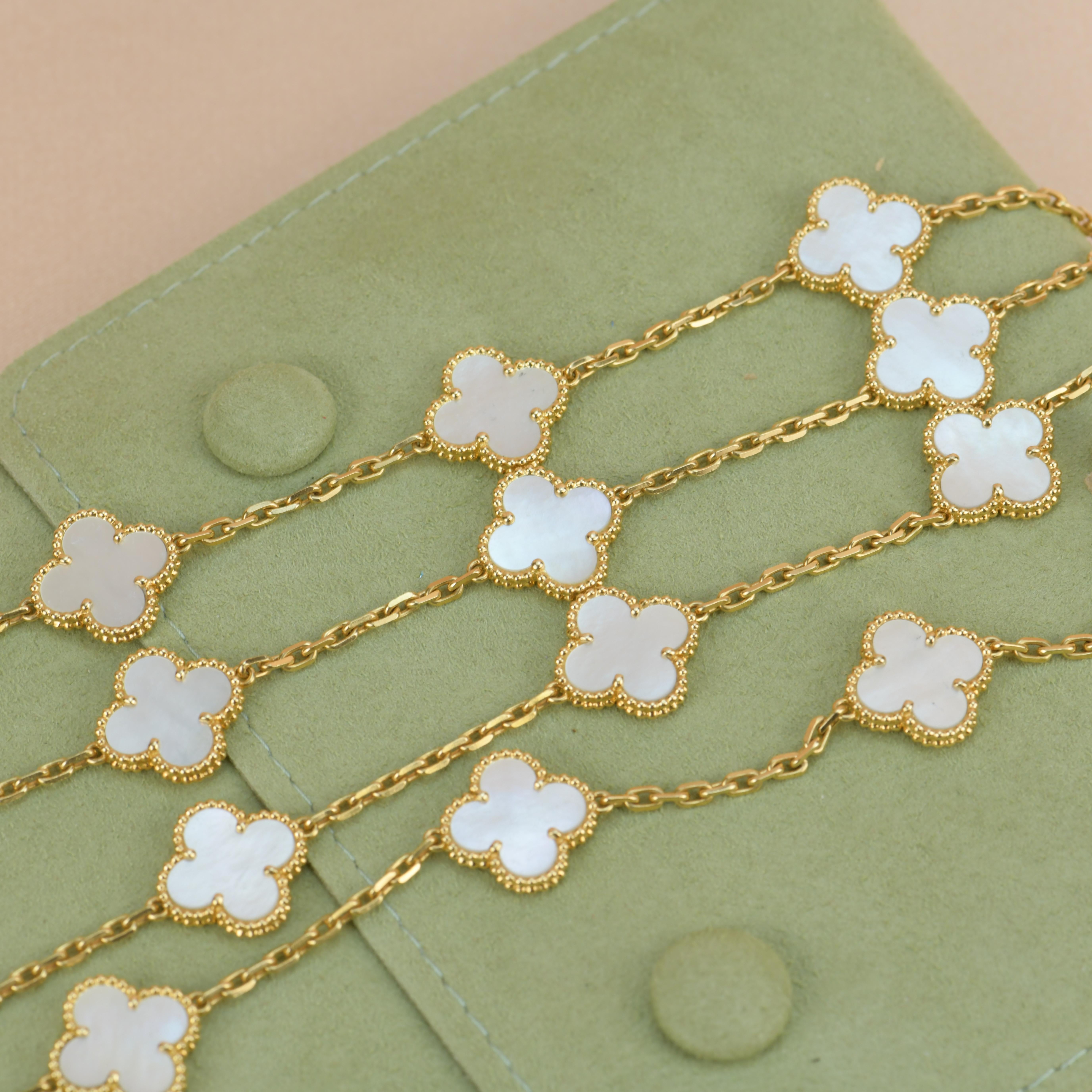 Dandelion Antiques Code	AT-1336
Marke	                                Van Cleef & Arpels
Modell	                                VCARA42100
Datum	                                CIRCA 2013
Einzelhandelspreis	               £14900 Einschließlich