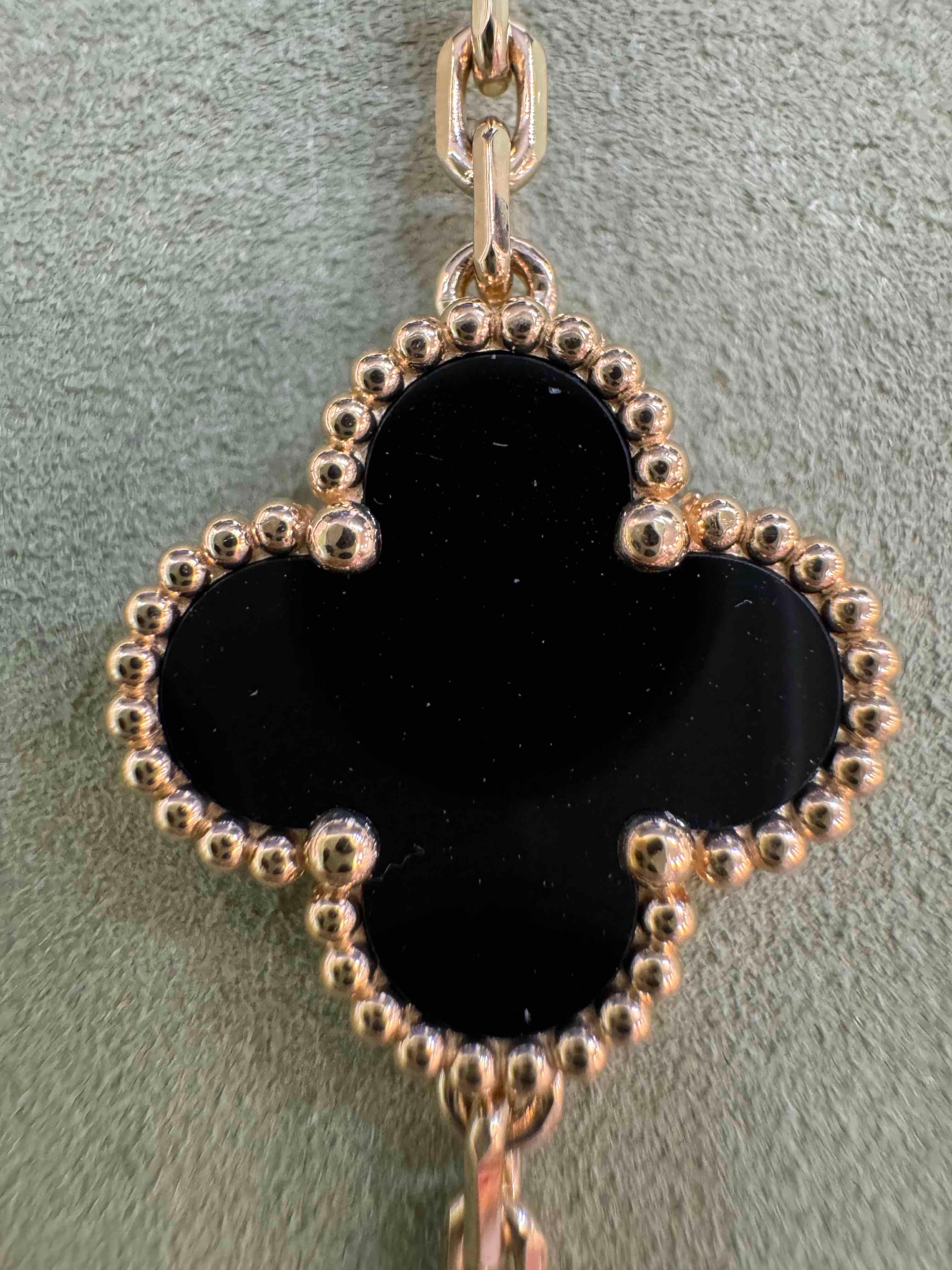 Van Cleef & Arpels Vintage Alhambra 20 Motifs Necklace, Onyx, Yellow Gold In Excellent Condition In Tucson, AZ