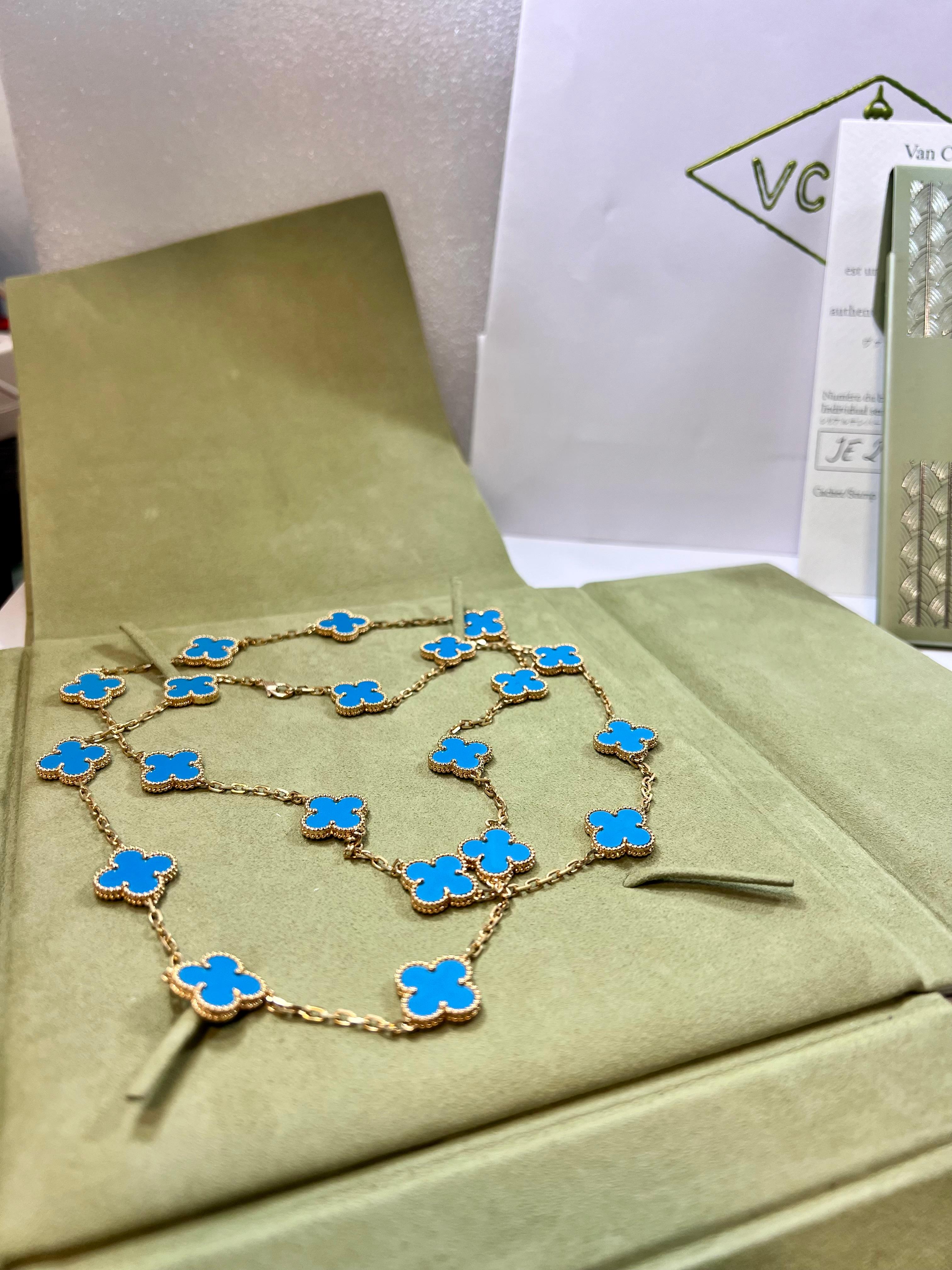 Van Cleef & Arpels Vintage Alhambra  20 Turquoise Agate 18k gold Necklace In Excellent Condition In Bilbao, ES