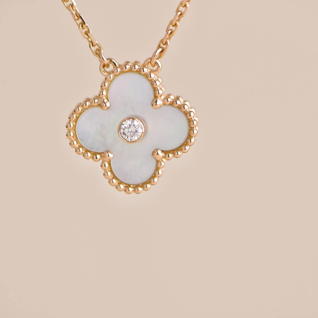  Van Cleef & Arpels Collier pendentif Vintage Alhambra 2012 Holiday Diamond MOP Unisexe 