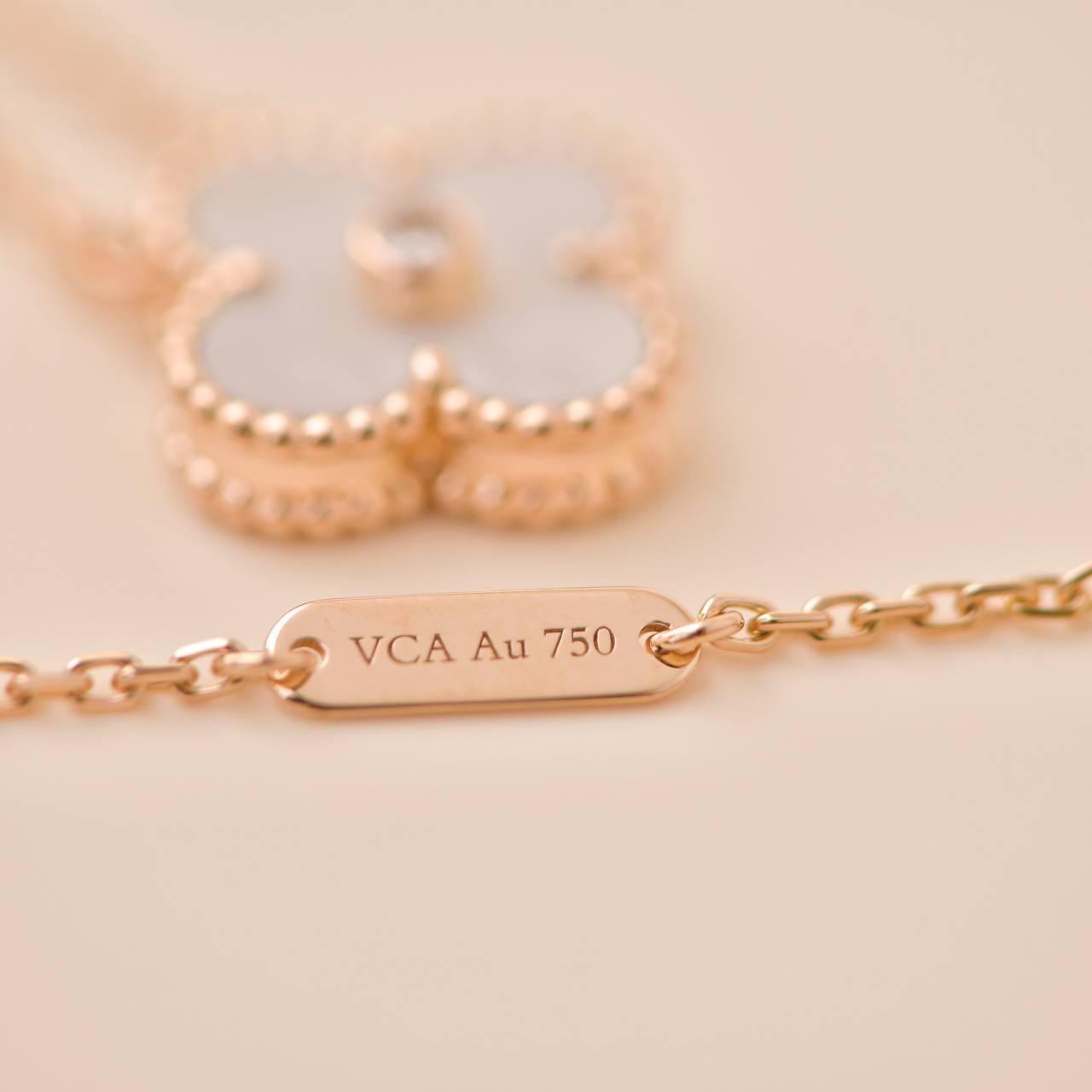 Van Cleef & Arpels Collier pendentif Vintage Alhambra 2012 Holiday Diamond MOP 2
