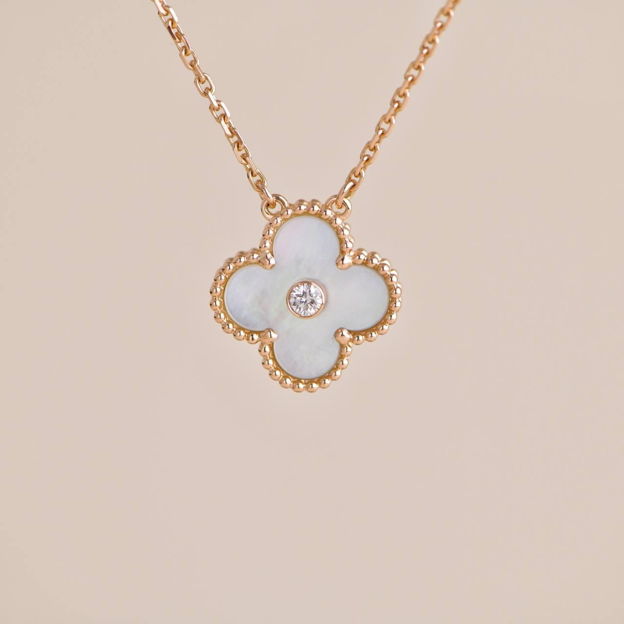 Van Cleef & Arpels Collier pendentif Vintage Alhambra 2012 Holiday Diamond MOP 4