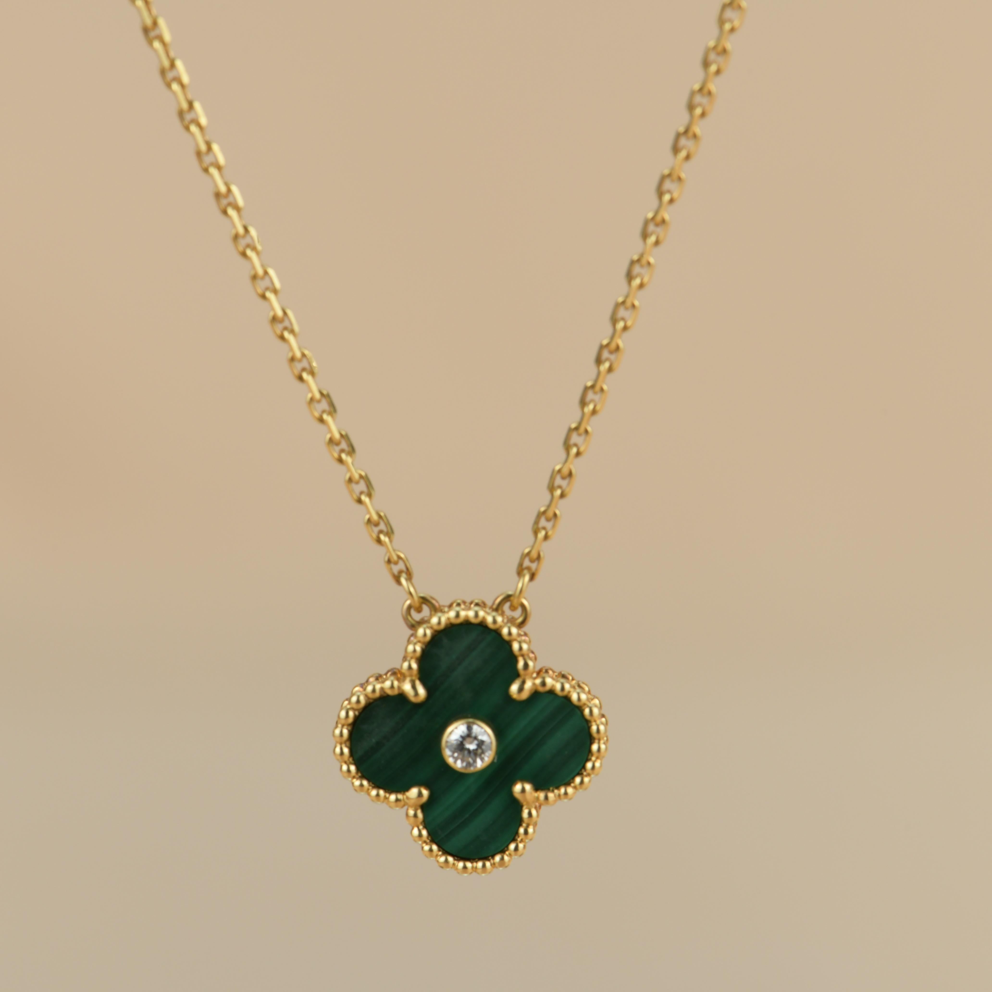 Gorgeous Limited edition released in 2013 Christmas as the holiday pendant.

Dandelion Antiques Code	AT-0939
Brand	                                Van Cleef & Arpels
Model	                                VCAR049S00
Serial No	                        