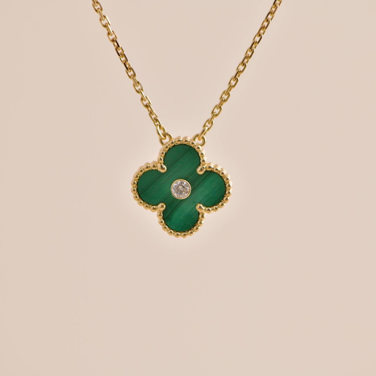 Taille brillant Van Cleef & Arpels, collier pendentif Vintage Alhambra 2013 en diamants et malachite