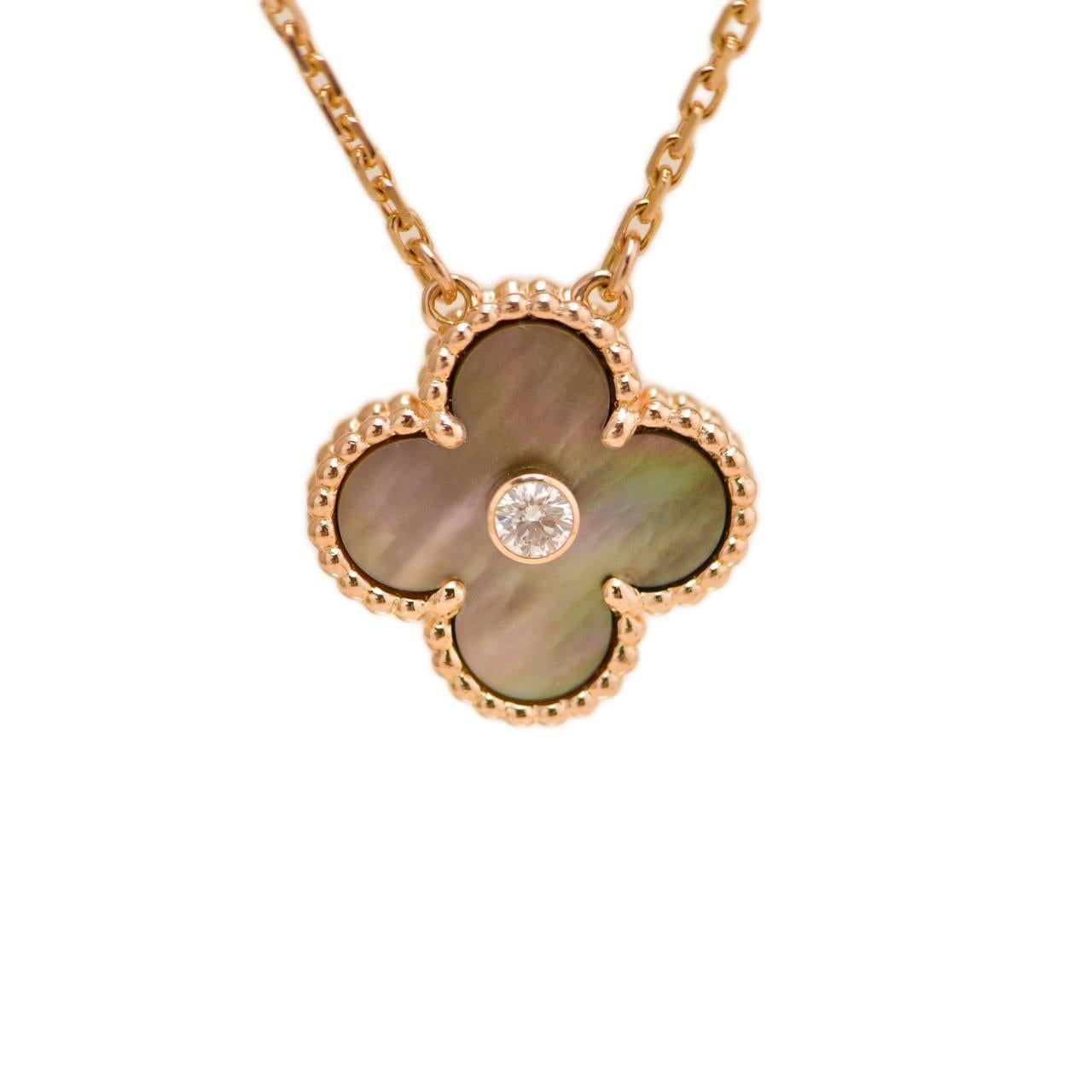 Van Cleef & Arpels Vintage Alhambra 2014 Holiday Pendentif Grey Mother of Pearl 18