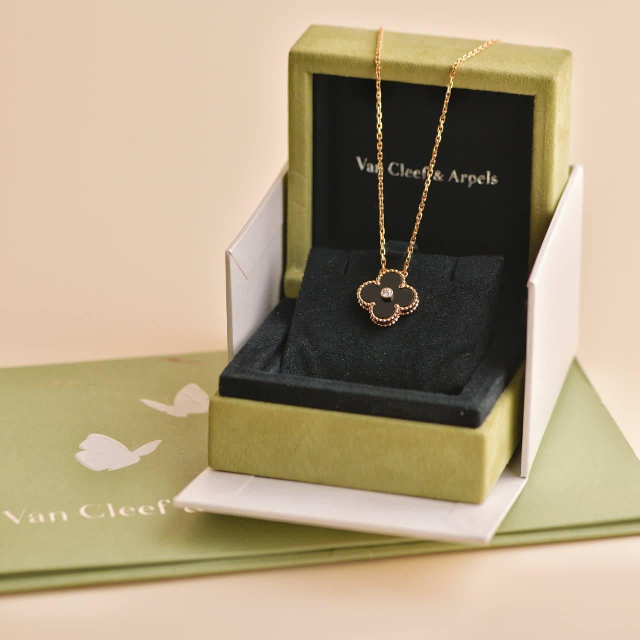 SKU	33301477
Comes With	Full Set (Box + Card)
Date	2016
Model	VCARP97I00
Serial Number	JE******
Metal	18k Rose Gold
Stones	Diamond
Weight	Approximately 6.32 g
Length	Approximately 42 cm
Width	Approximately 1.5