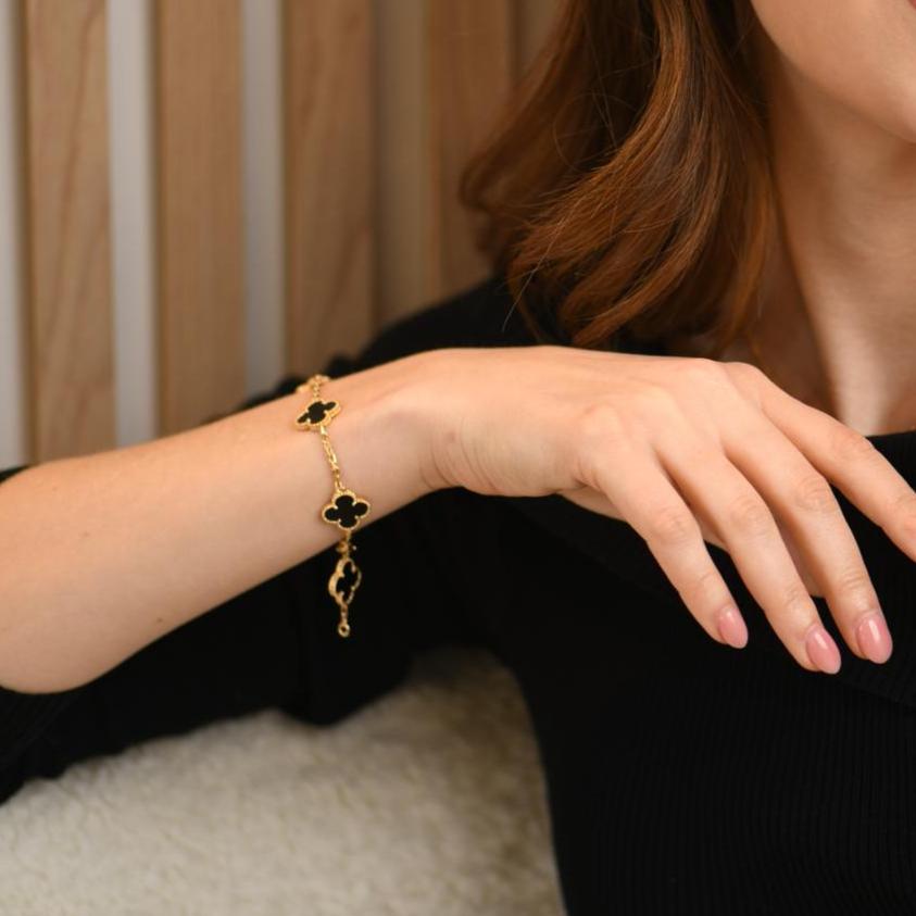Uncut Van Cleef & Arpels Vintage Alhambra 5 Motif Black Onyx 18K Yellow Gold Bracelet