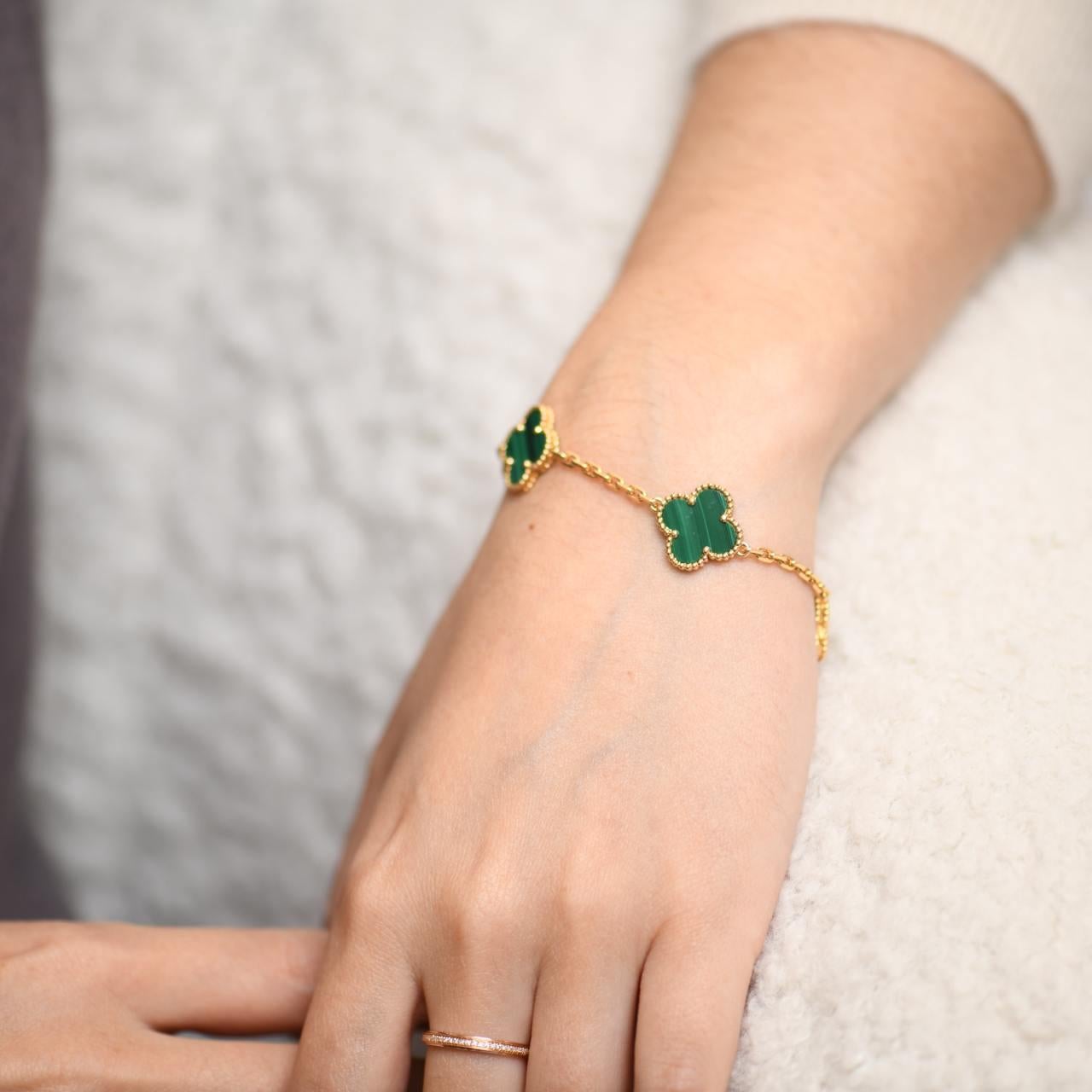 Grezzo Van Cleef & Arpels Bracciale Vintage Alhambra 5 Motivi Malachite Oro 18K in vendita