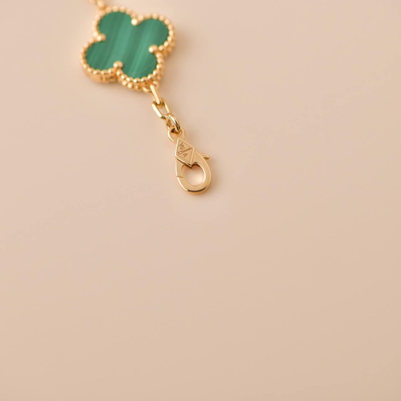 da uomo o donna Van Cleef & Arpels Bracciale Vintage Alhambra 5 Motivi Malachite Oro 18K in vendita