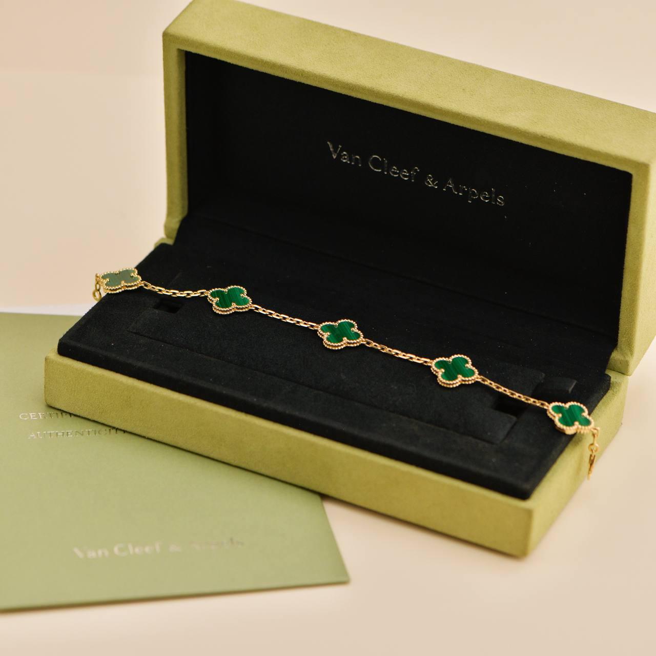 SKU	33301612
Comes With	Full Set (Box + Card)
Date	2018
Model	VCARL80900
Serial Number	JA******
Metal	18k Yellow Gold
Stones	Malachite
Weight	Approximately 13.59 g
Length	Approximately 20 cm
Width	Approximately 1.5
