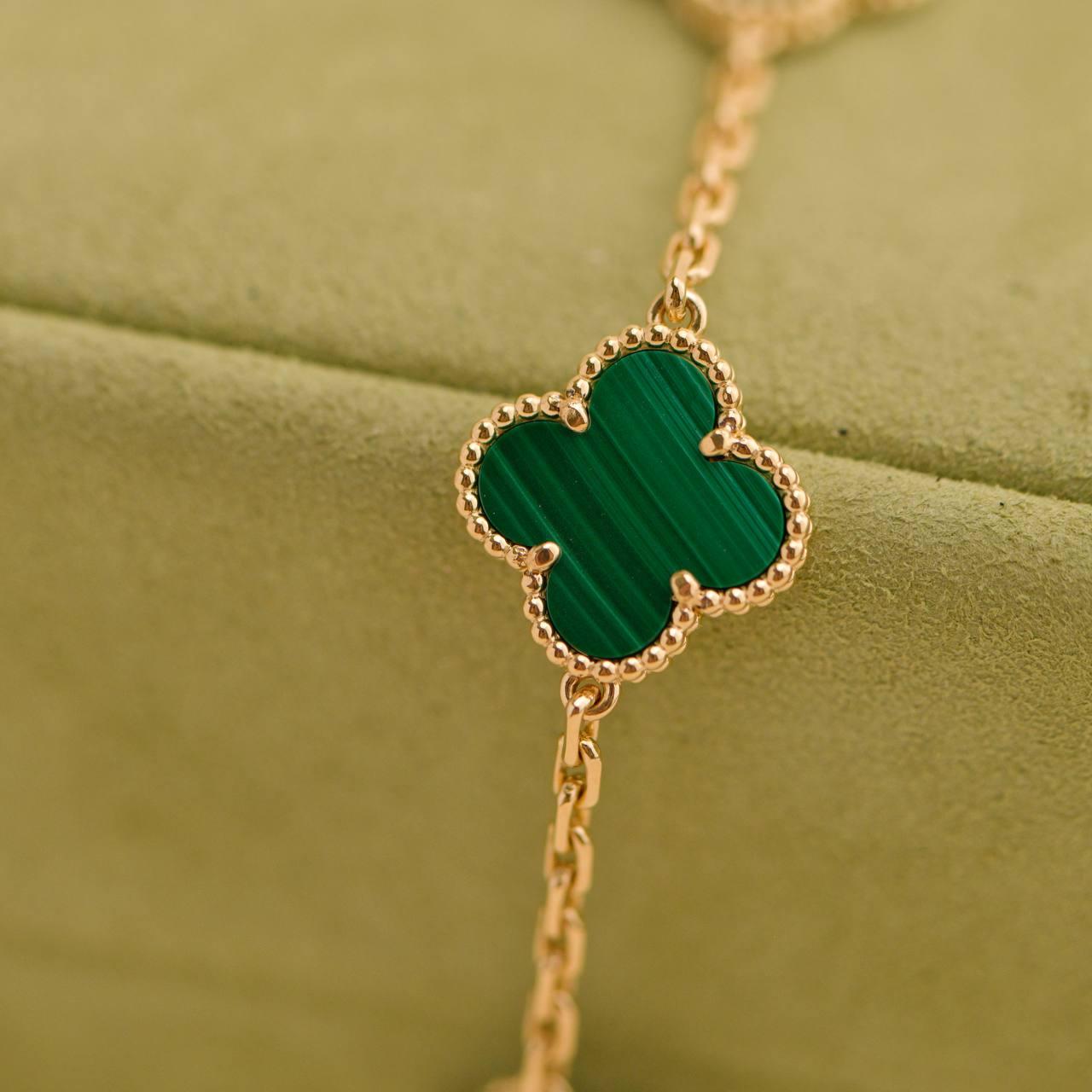 Van Cleef & Arpels Vintage Alhambra 5 Motif Malachite 18K Yellow Gold Bracelet In Excellent Condition For Sale In Banbury, GB