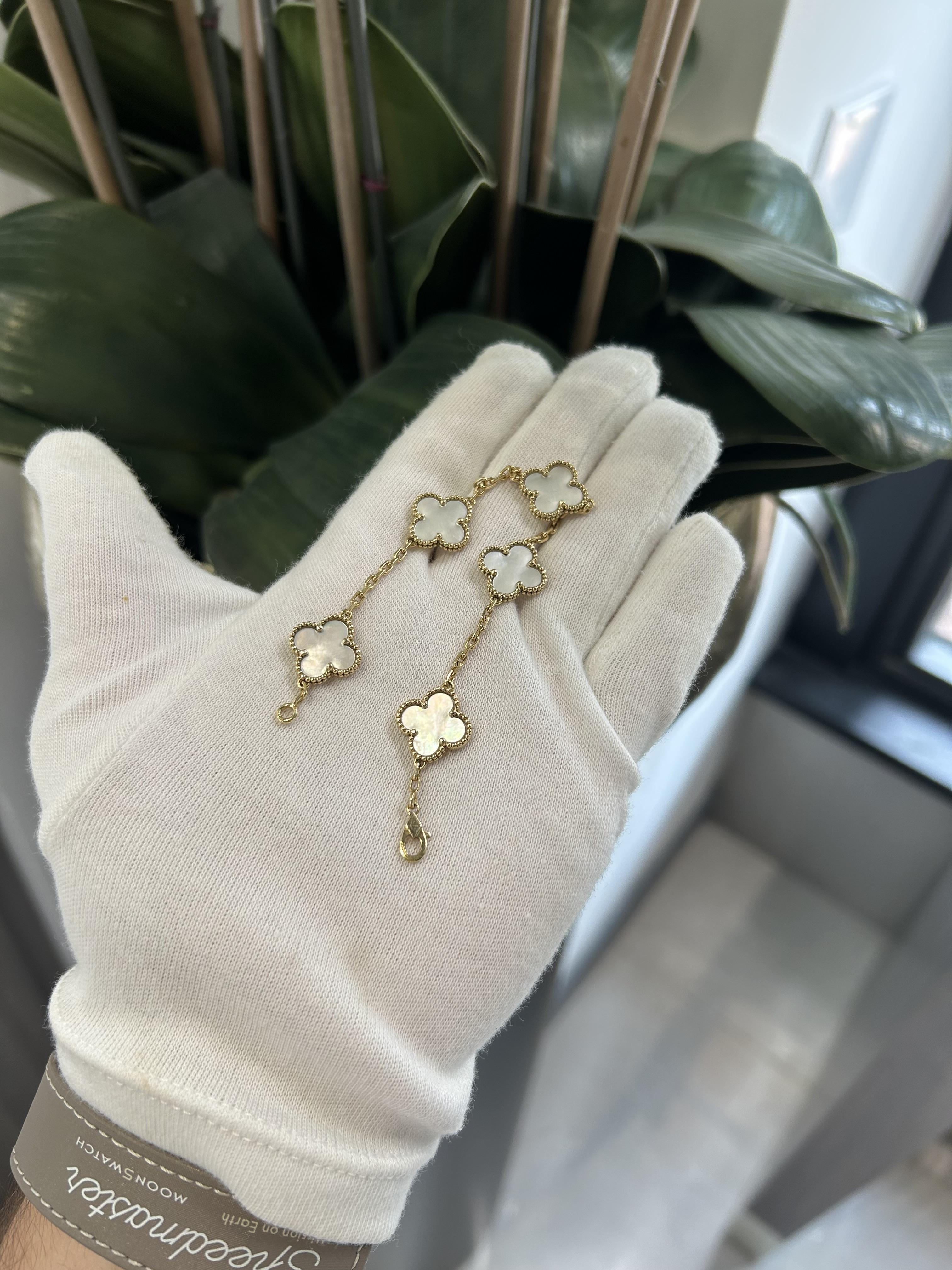 Van Cleef & Arpels Bracelet Vintage Alhambra 5 Motifs MOP en or jaune en vente 2
