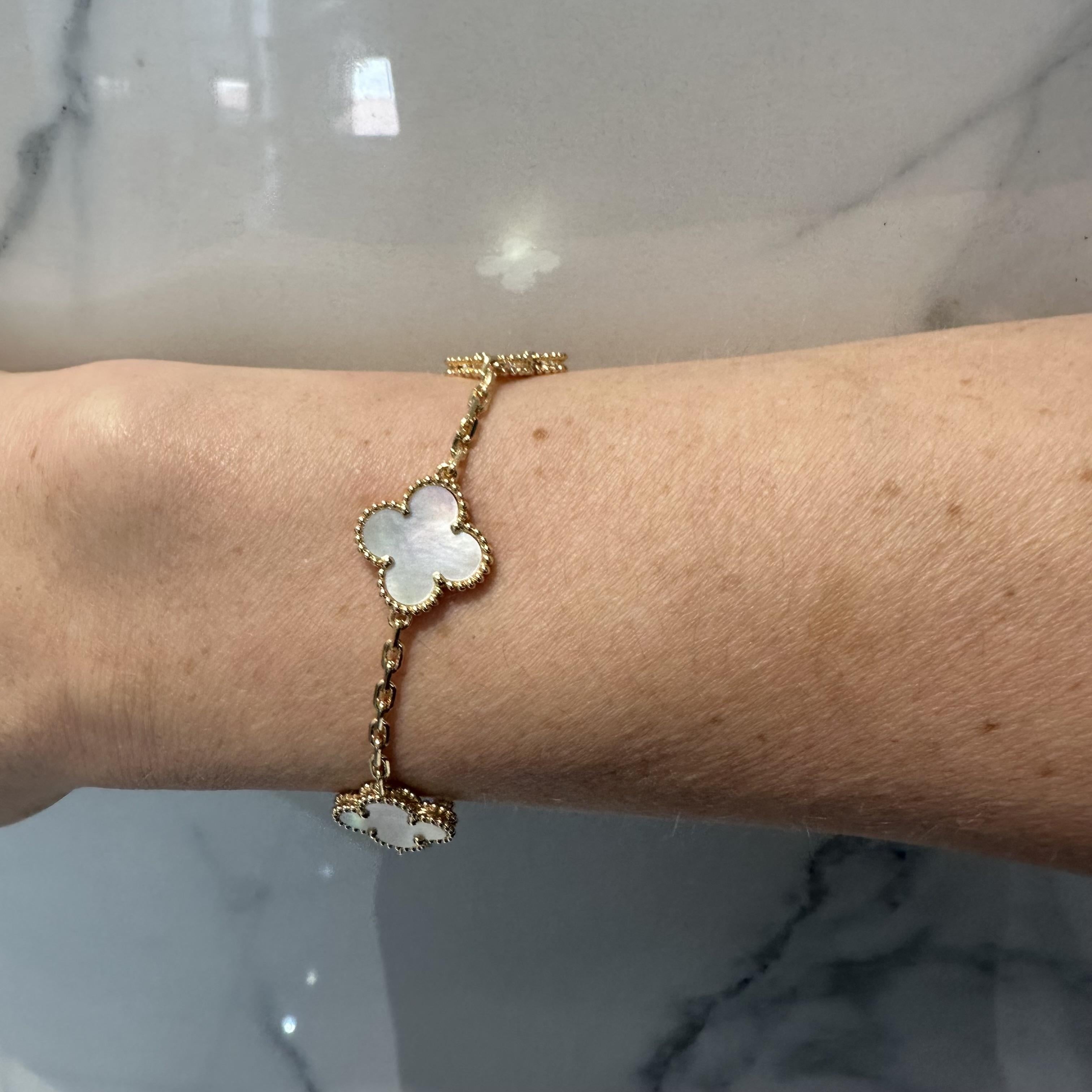Van Cleef & Arpels Vintage Alhambra Perlmutt-Armband mit 5 Motiven im Zustand „Hervorragend“ in Miami, FL