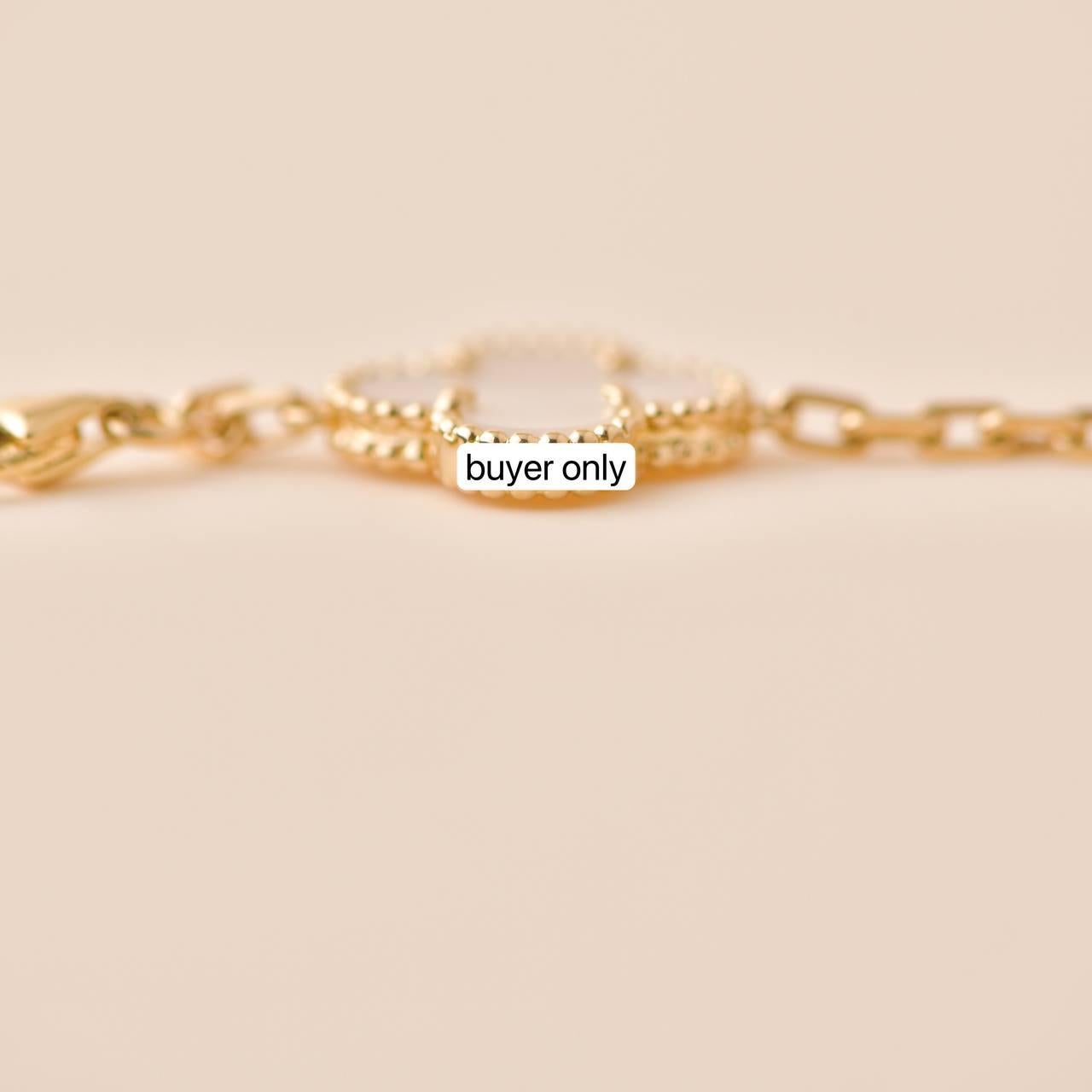 Van Cleef & Arpels Bracelet vintage Alhambra à 5 motifs en or jaune et nacre Excellent état à Banbury, GB