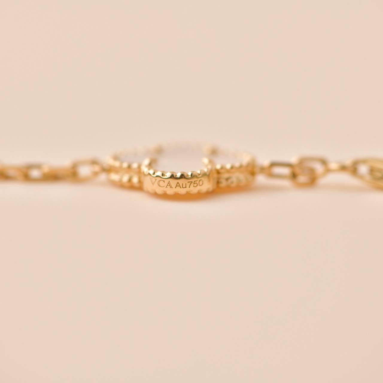  Van Cleef & Arpels Bracelet vintage Alhambra à 5 motifs en or jaune et nacre Unisexe 