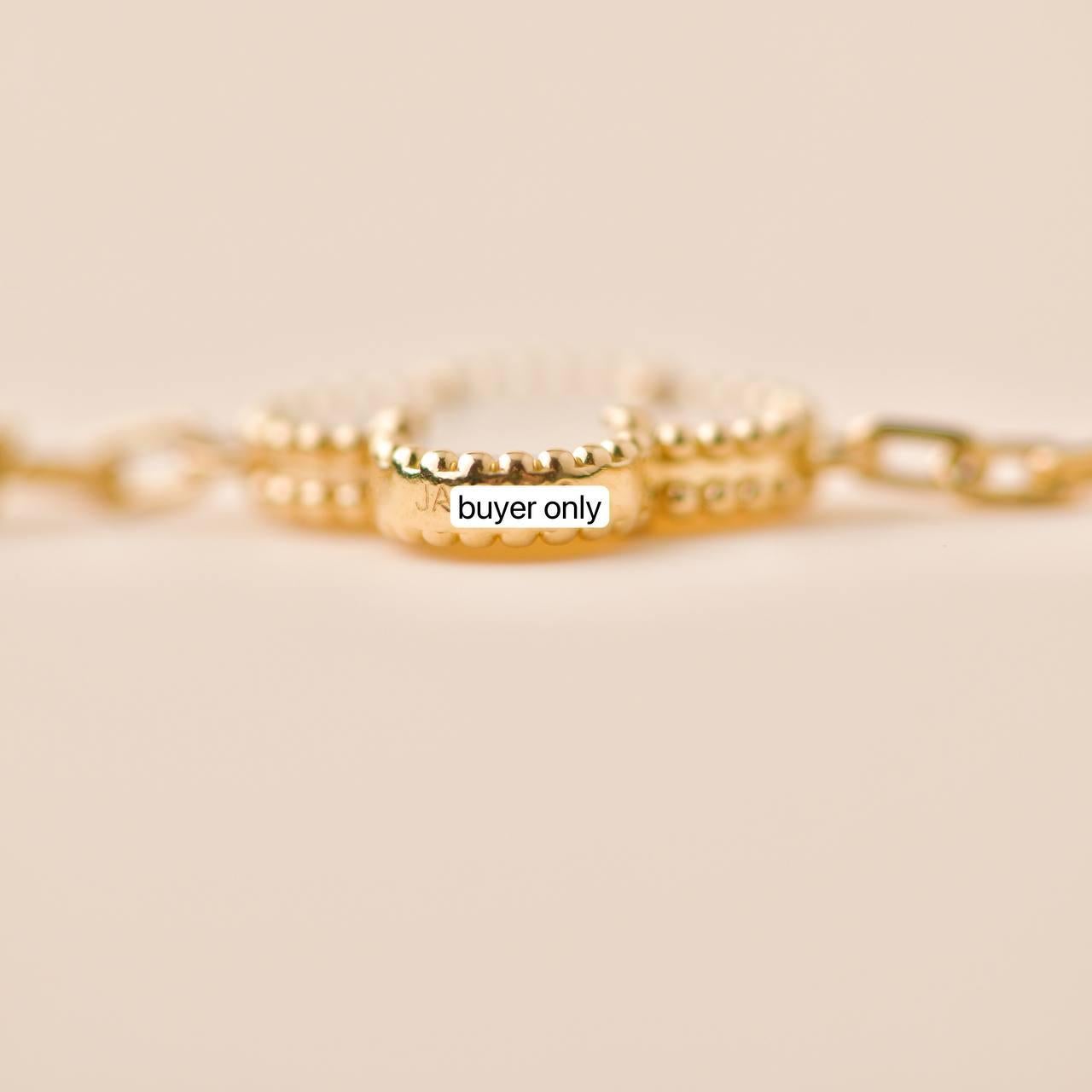 Van Cleef & Arpels Bracciale vintage Alhambra 5 Motivi in oro giallo con madreperla in vendita 1