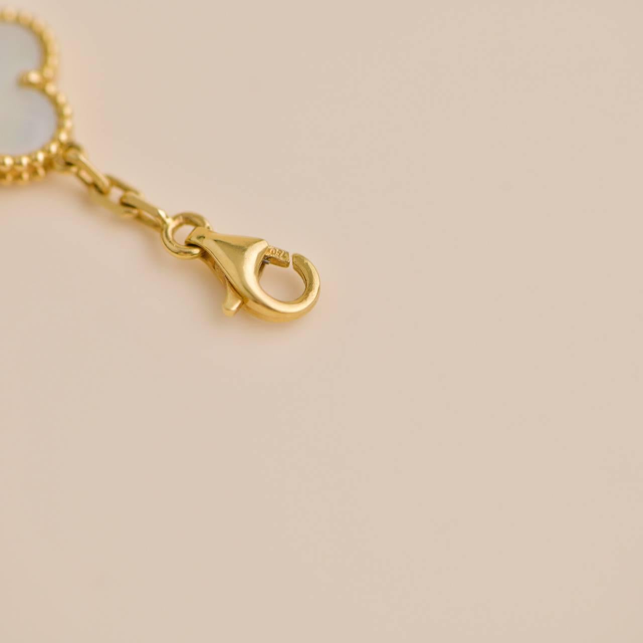 Van Cleef & Arpels Vintage Alhambra 5 Motivo Madreperla Pulsera de oro amarillo 4