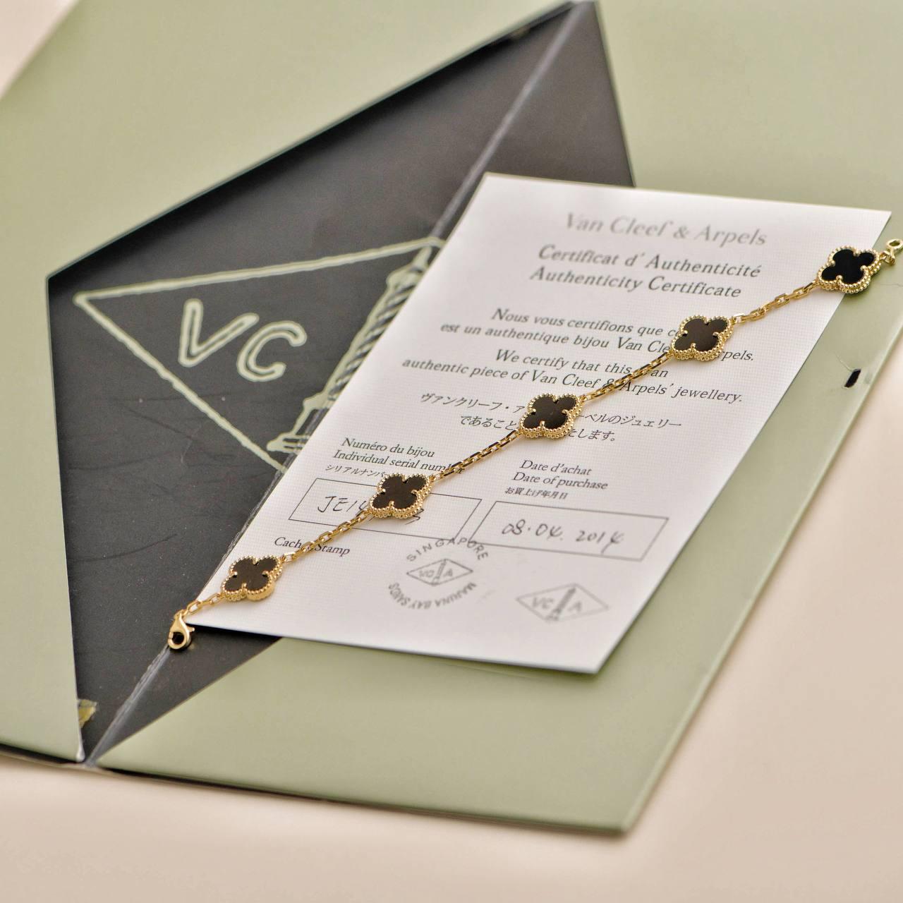 Van Cleef & Arpels Vintage Alhambra 5 Motif Onyx 18k Yellow Gold Bracelet In Excellent Condition In Banbury, GB