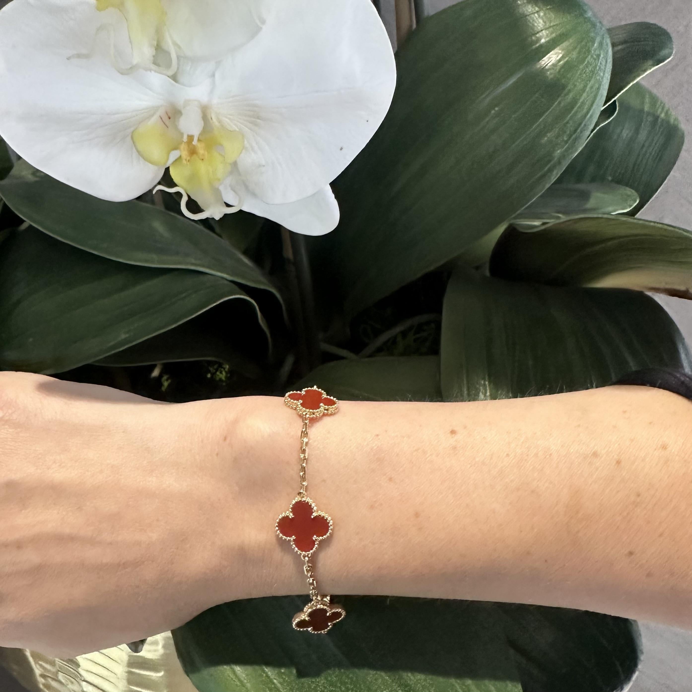 Van Cleef & Arpels Vintage Alhambra 5 Motif Red Carnelian Bracelet In Excellent Condition In Miami, FL