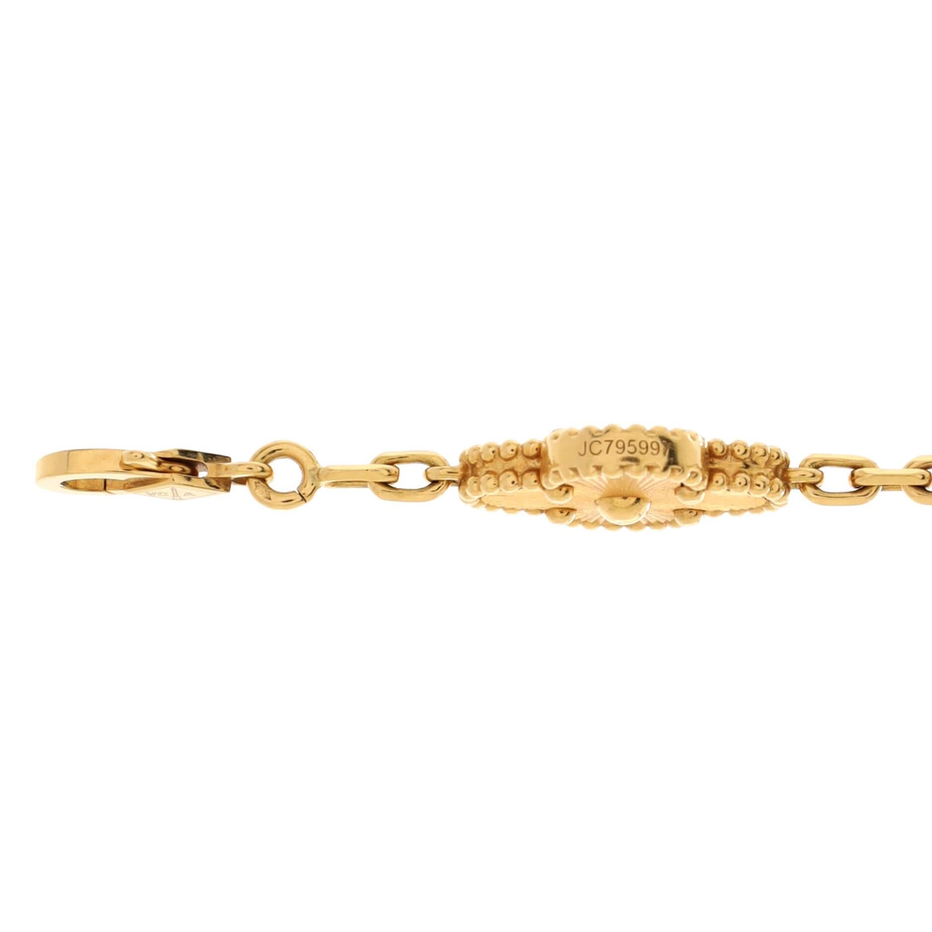 Women's or Men's Van Cleef & Arpels Vintage Alhambra 5 Motifs Bracelet Guilloche 18K Yellow Gold