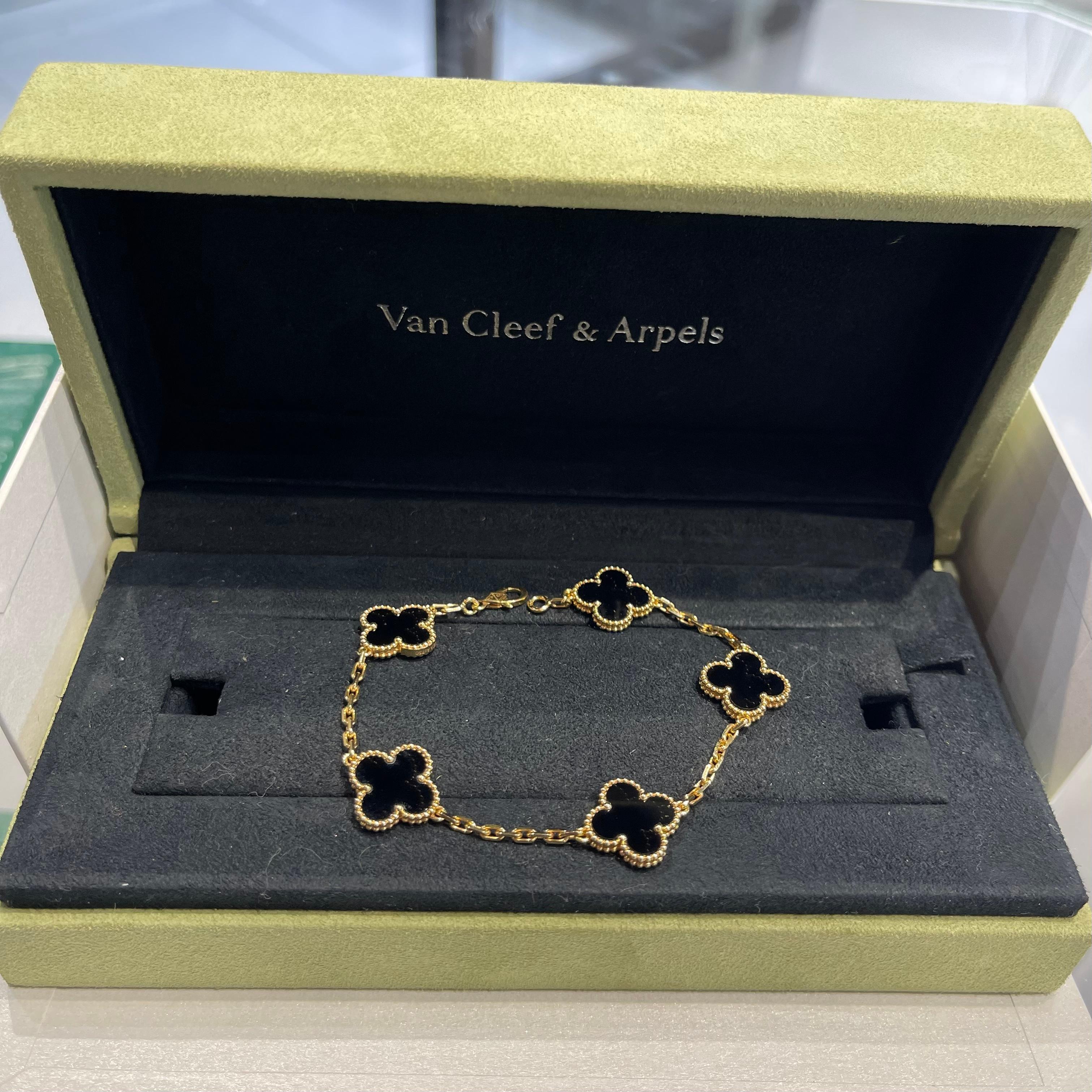 Van Cleef & Arpels Vintage Alhambra 5 Motifs Onyx Bracelet 18k Yellow Gold 5