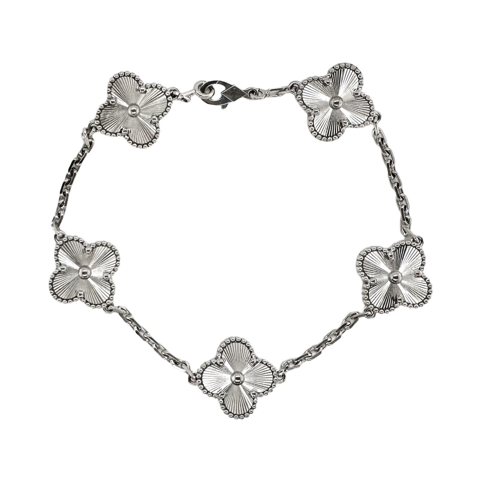 Van Cleef & Arpels Vintage Alhambra Guilloche-Armband aus Weißgold mit 5 Motiven 4