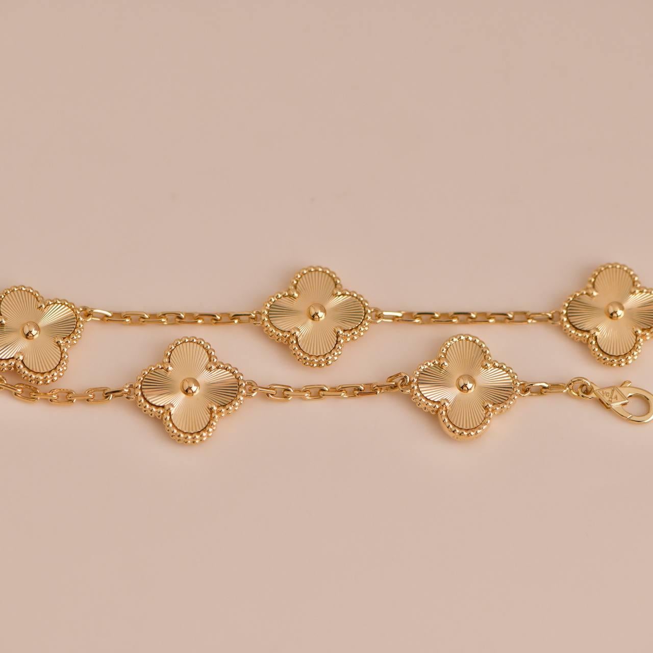  Van Cleef & Arpels Bracelet vintage Alhambra à 5 motifs en or jaune Unisexe 