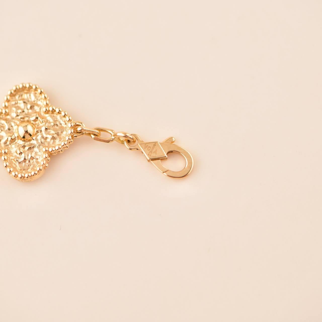 Van Cleef & Arpels Bracelet vintage Alhambra à 5 motifs en or jaune 1