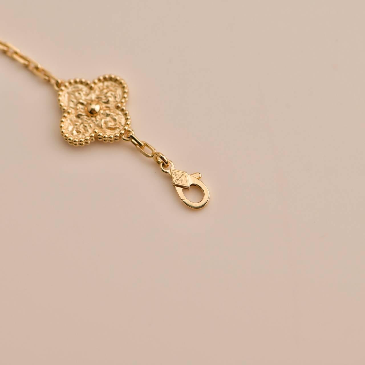 Van Cleef & Arpels Vintage Alhambra Armband aus Gelbgold mit 5 Motiven 1