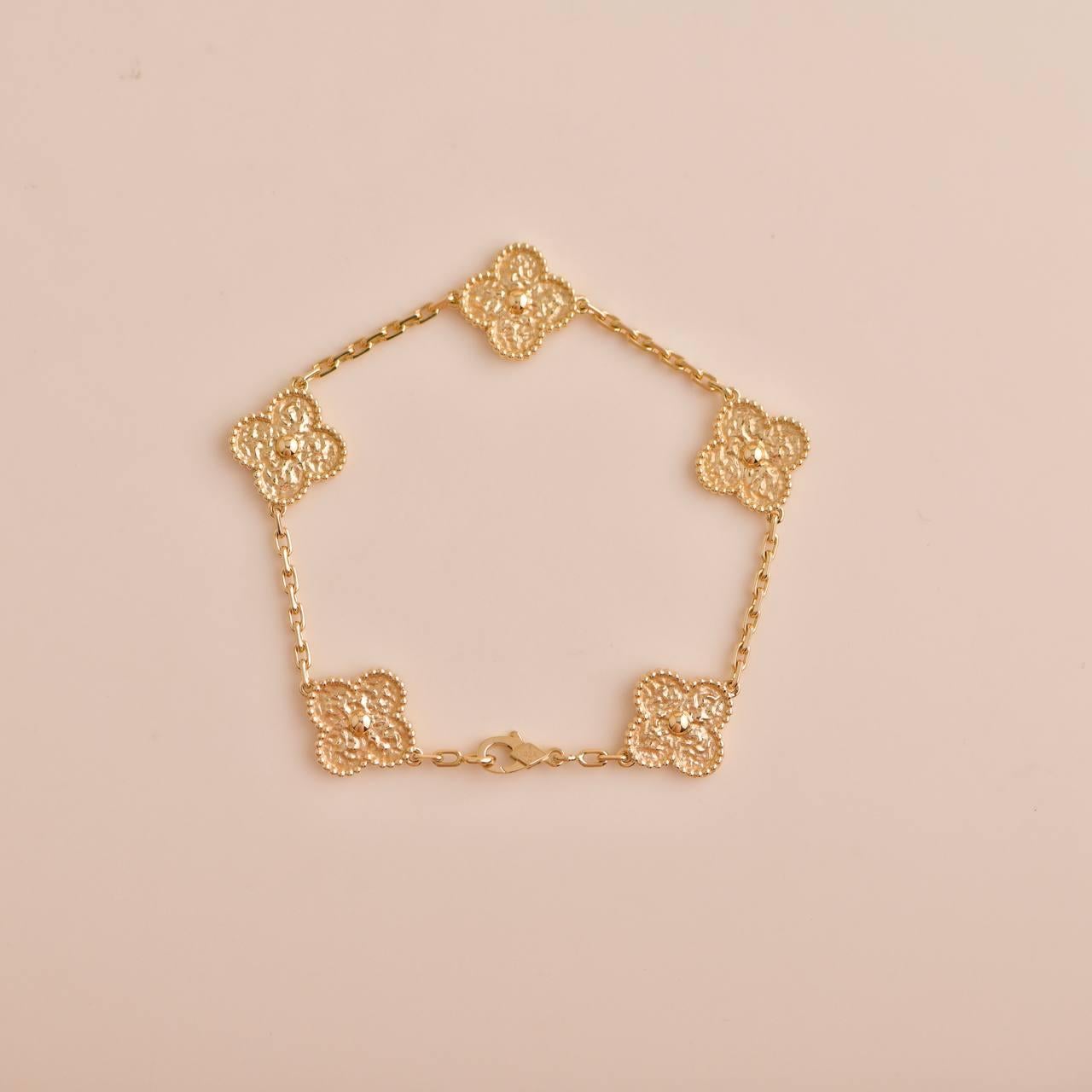 Van Cleef & Arpels Bracelet vintage Alhambra à 5 motifs en or jaune 3