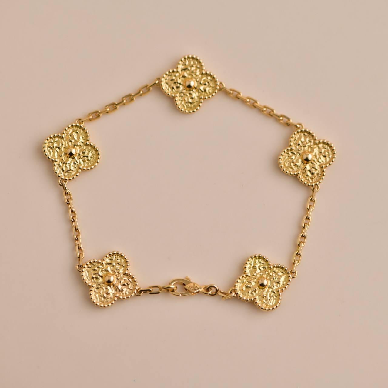 Van Cleef & Arpels Vintage Alhambra Armband aus Gelbgold mit 5 Motiven 3