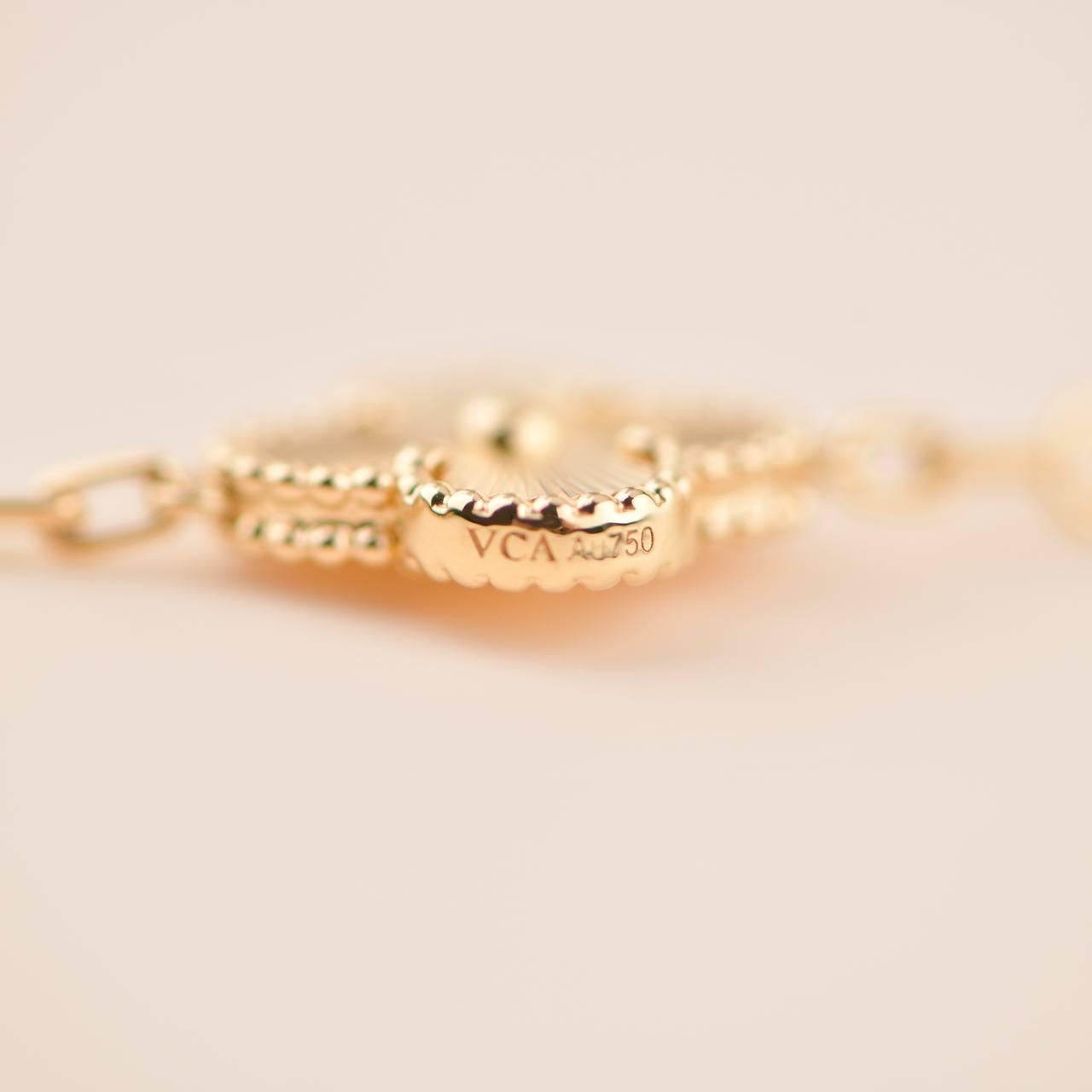 Van Cleef & Arpels Bracelet vintage Alhambra à 5 motifs en or jaune 4