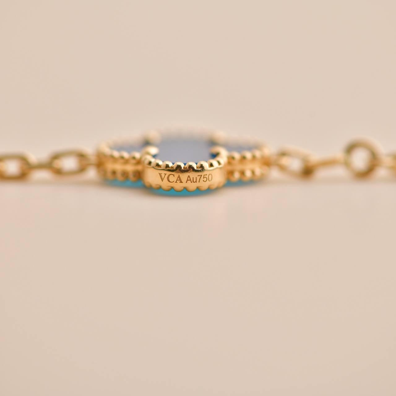 Van Cleef & Arpels Vintage Alhambra Agate Yellow Gold Bracelet In Excellent Condition In Banbury, GB
