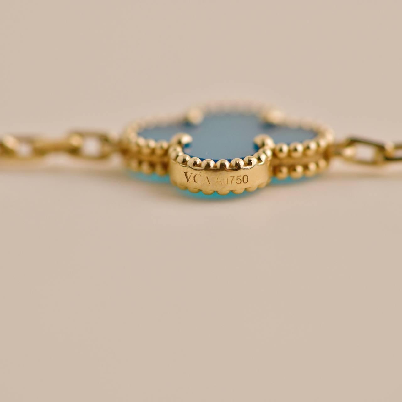 Van Cleef & Arpels Vintage Alhambra Agate Yellow Gold Bracelet In Excellent Condition In Banbury, GB