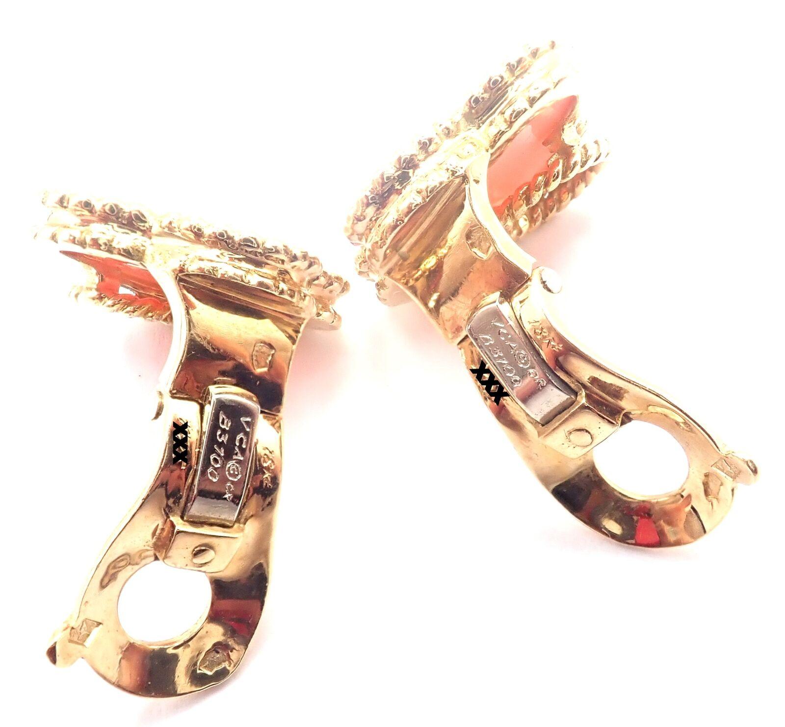 Van Cleef & Arpels Vintage Alhambra Ohrringe aus Gelbgold mit Engelshaut-Koralle und Gelbgold im Zustand „Hervorragend“ im Angebot in Holland, PA