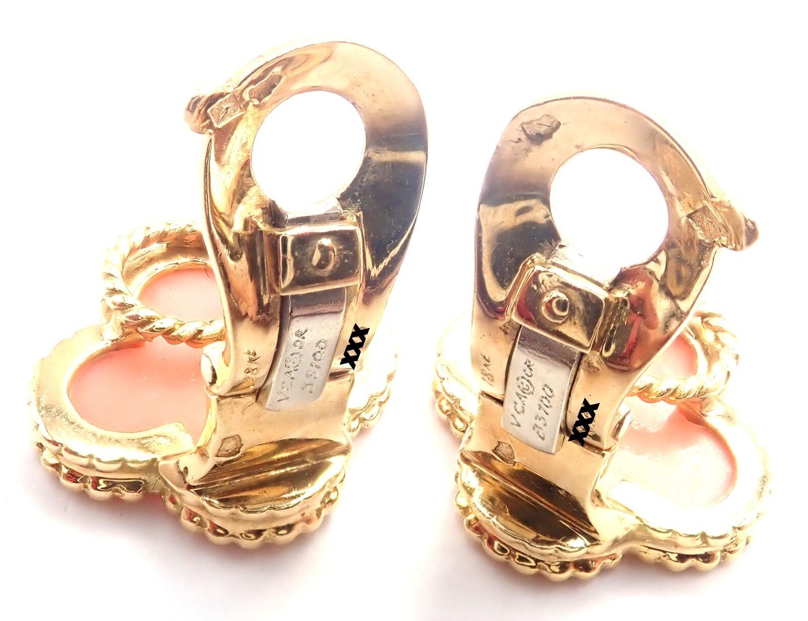 Van Cleef & Arpels Vintage Alhambra Ohrringe aus Gelbgold mit Engelshaut-Koralle und Gelbgold im Angebot 1