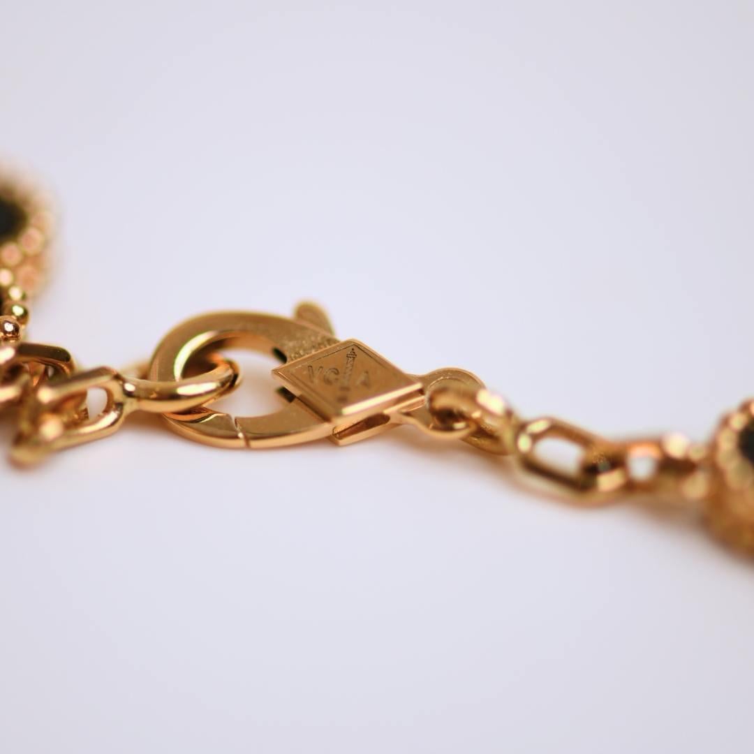 Van Cleef & Arpels Vintage Alhambra Black Onyx 10 Motif 18K Yellow Gold Necklace For Sale 1