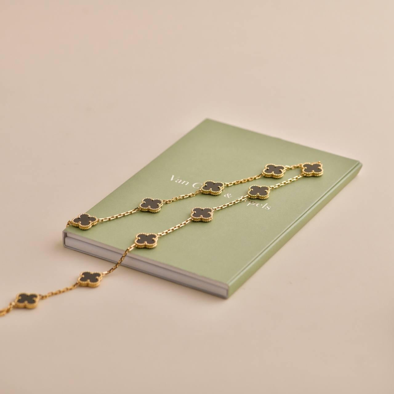 Van Cleef & Arpels Vintage Alhambra Black Onyx 10 Motif Yellow Gold Necklace In Excellent Condition In Banbury, GB