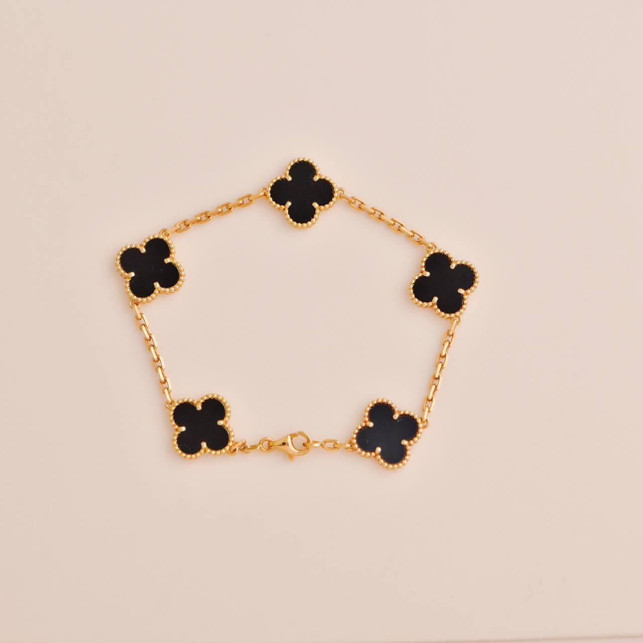 Women's or Men's Van Cleef & Arpels Vintage Alhambra Black Onyx Yellow Gold Bracelet