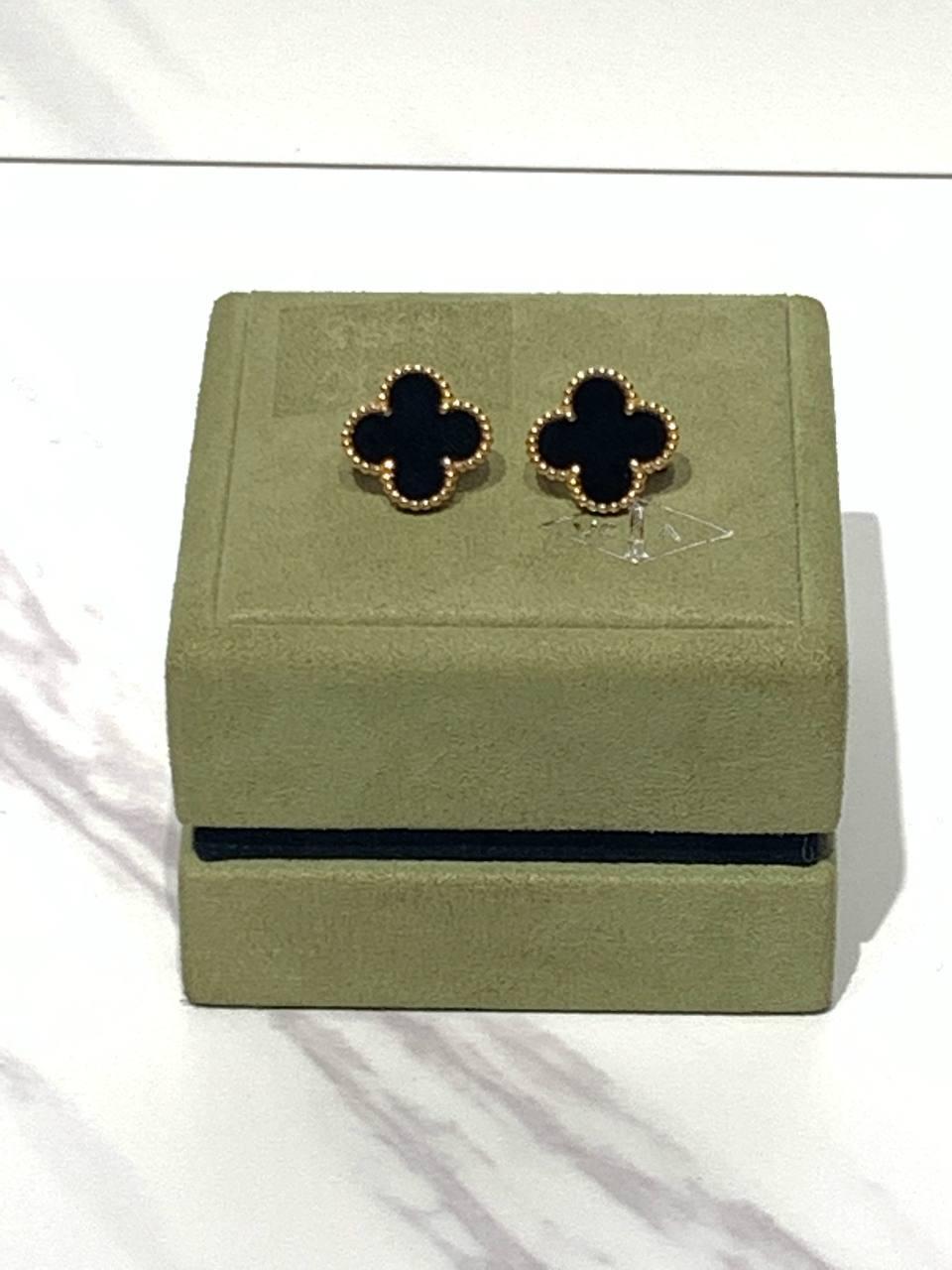 These classic earrings from the Vintage Alhambra collection by Van Cleef & Arpels feature black onyx inlays set in 18k yellow gold. An iconic and festive design inspired by the symbol of luck. 

The earrings come in a VCA box. 

STONES
Onyx

METAL