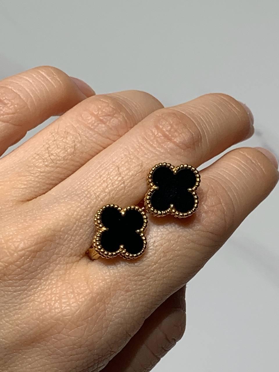 Women's or Men's Van Cleef & Arpels Vintage Alhambra Black Onyx Yellow Gold Earrings